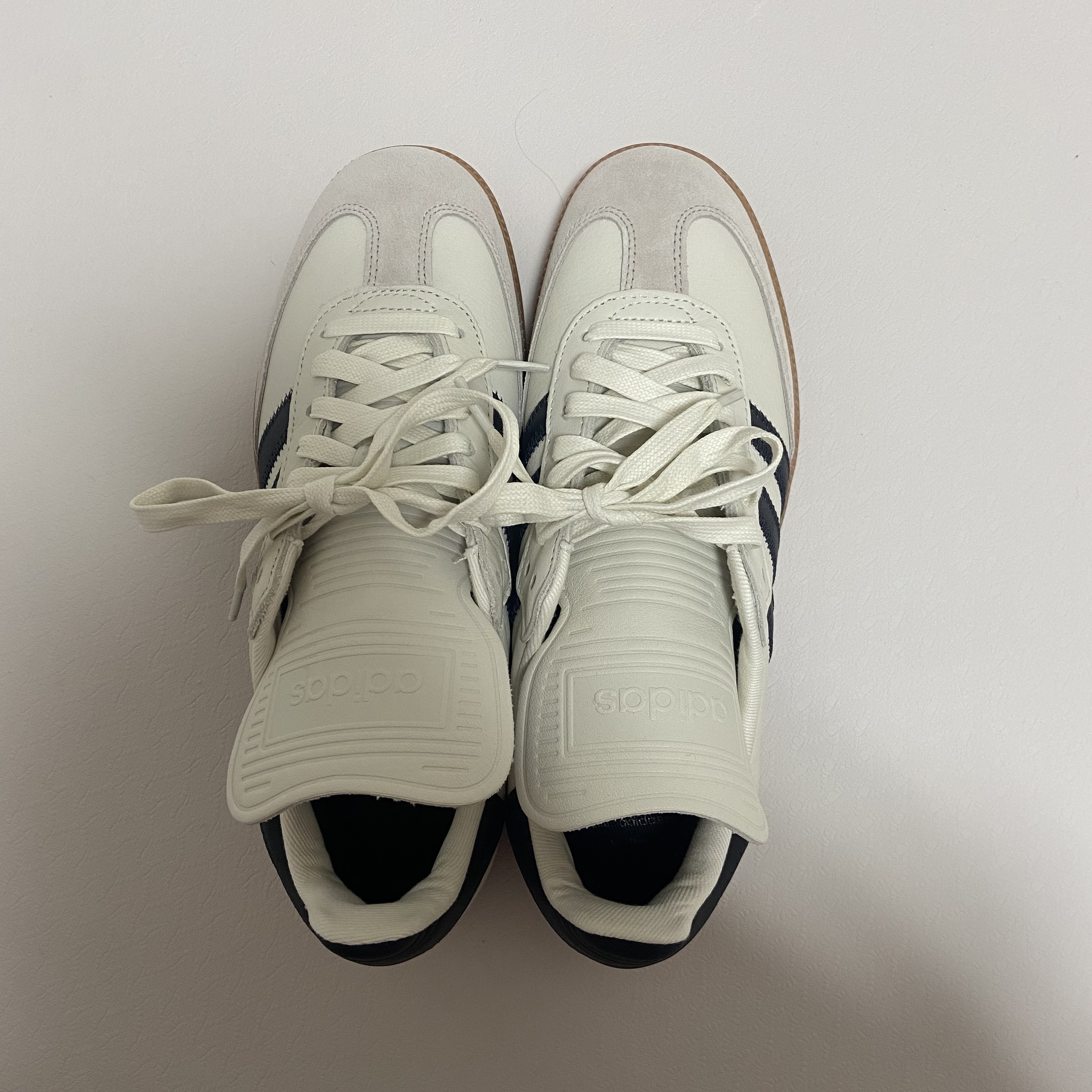 Adidas x Pharrell Williams Humanrace Samba Cloud White Night Grey 착용 스타일 - 1