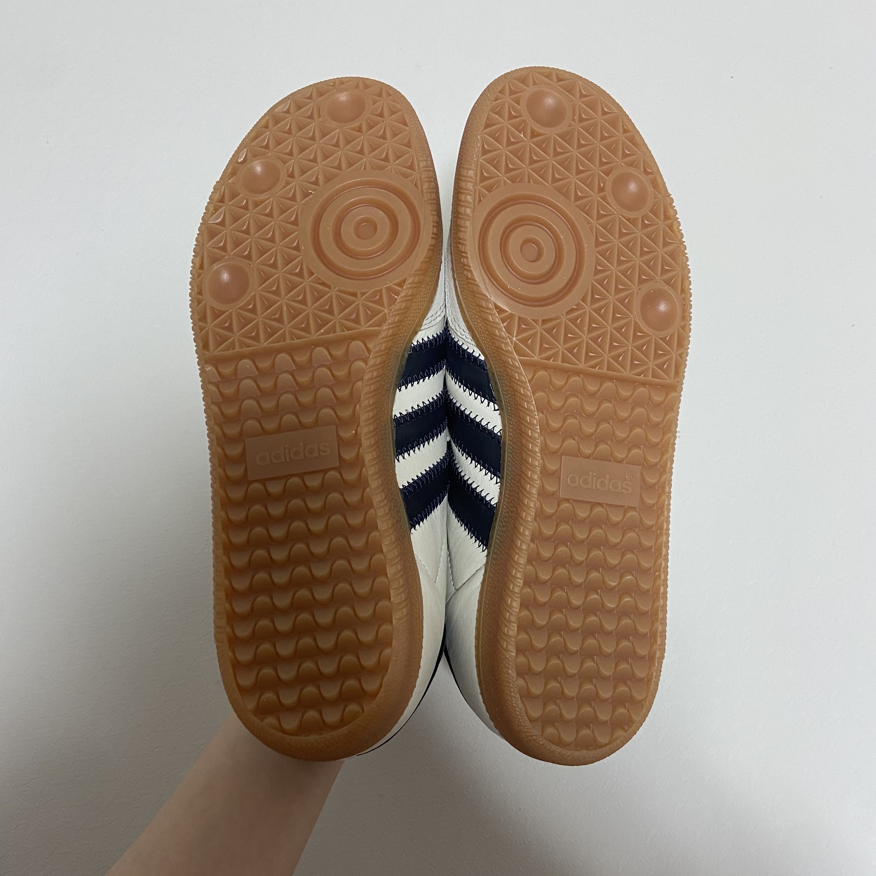 Adidas x Pharrell Williams Humanrace Samba Cloud White Night Grey 착용 스타일 - 5