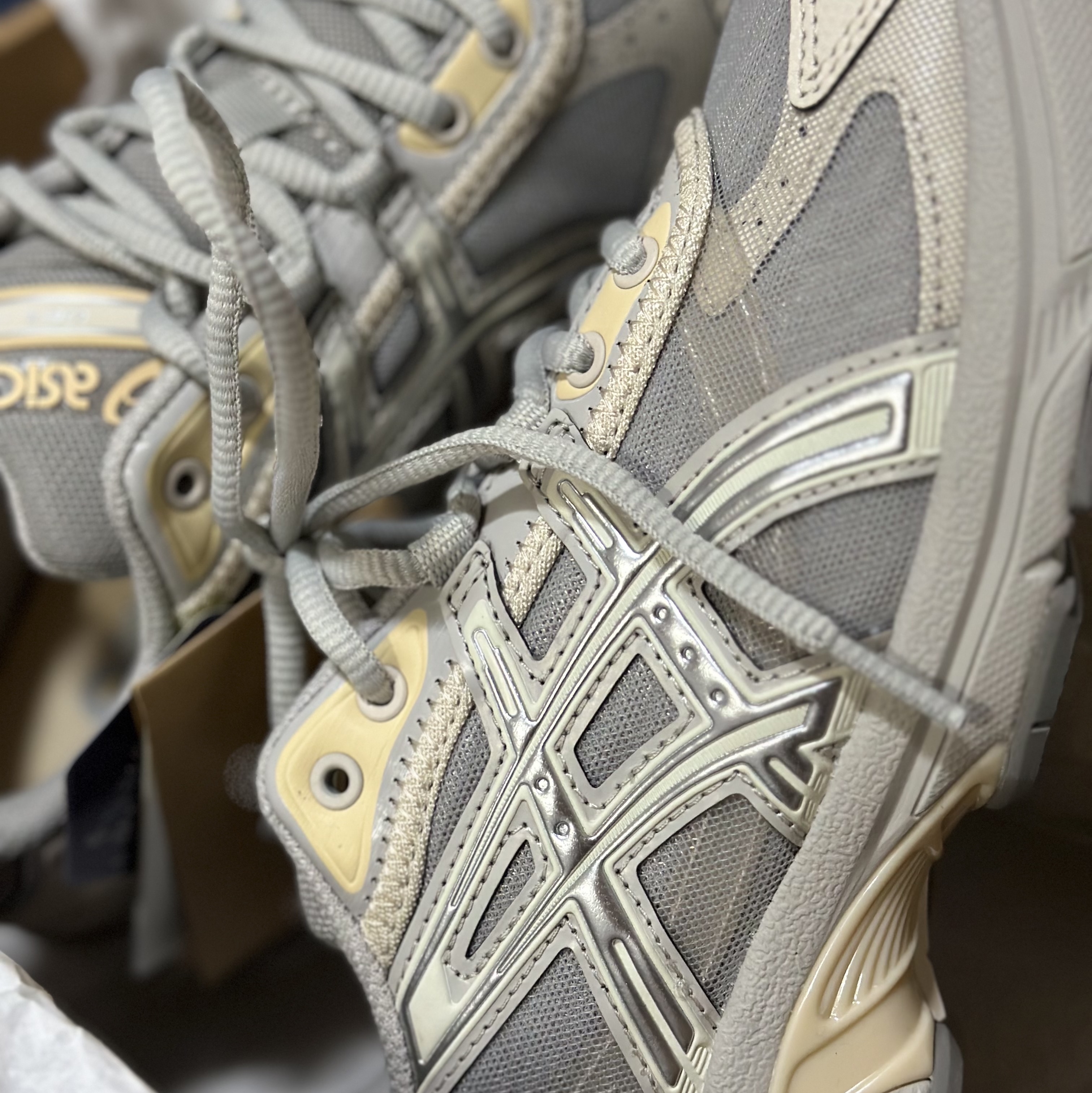 Asics Gel-1130 RE Oyster Grey Pure Silver 착용 스타일 - 2