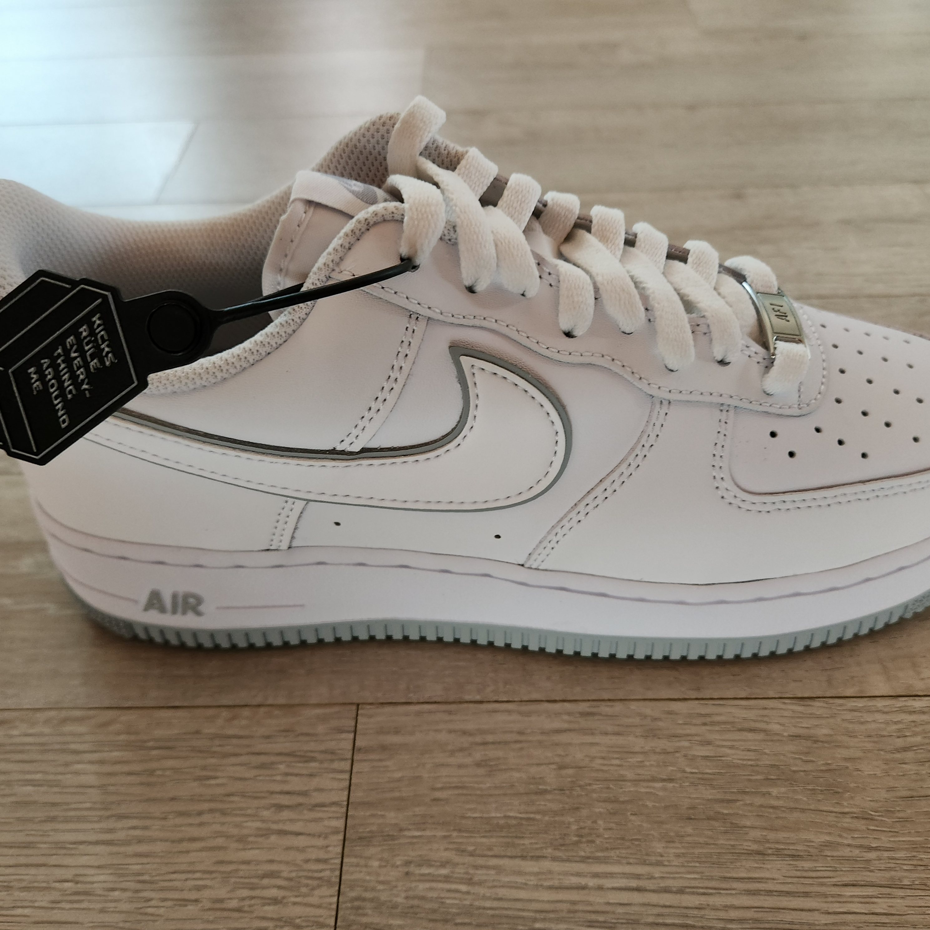 Nike Air Force 1 '07 White Wolf Grey 착용 스타일 - 2