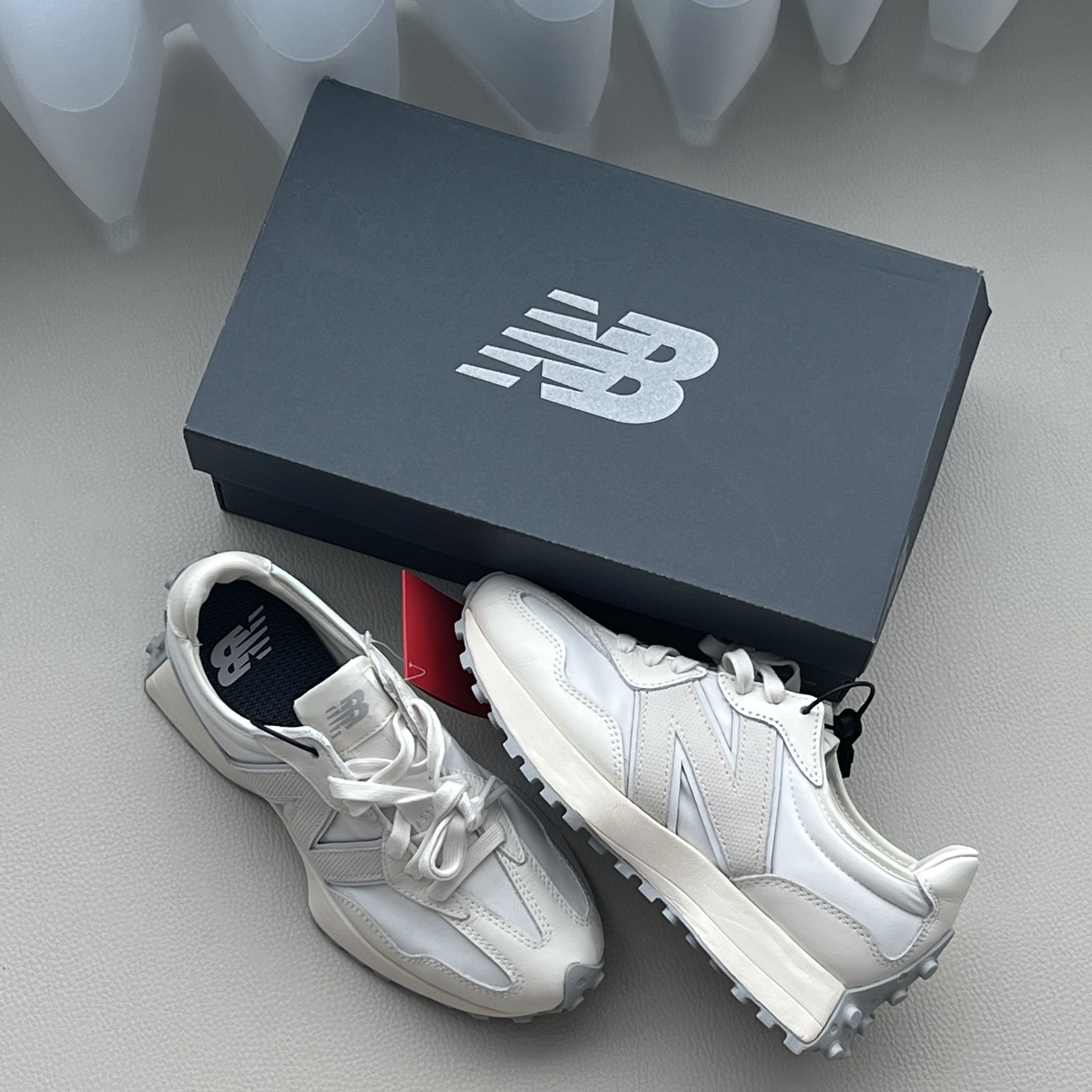New Balance 327 Shifted White Pack 착용 스타일