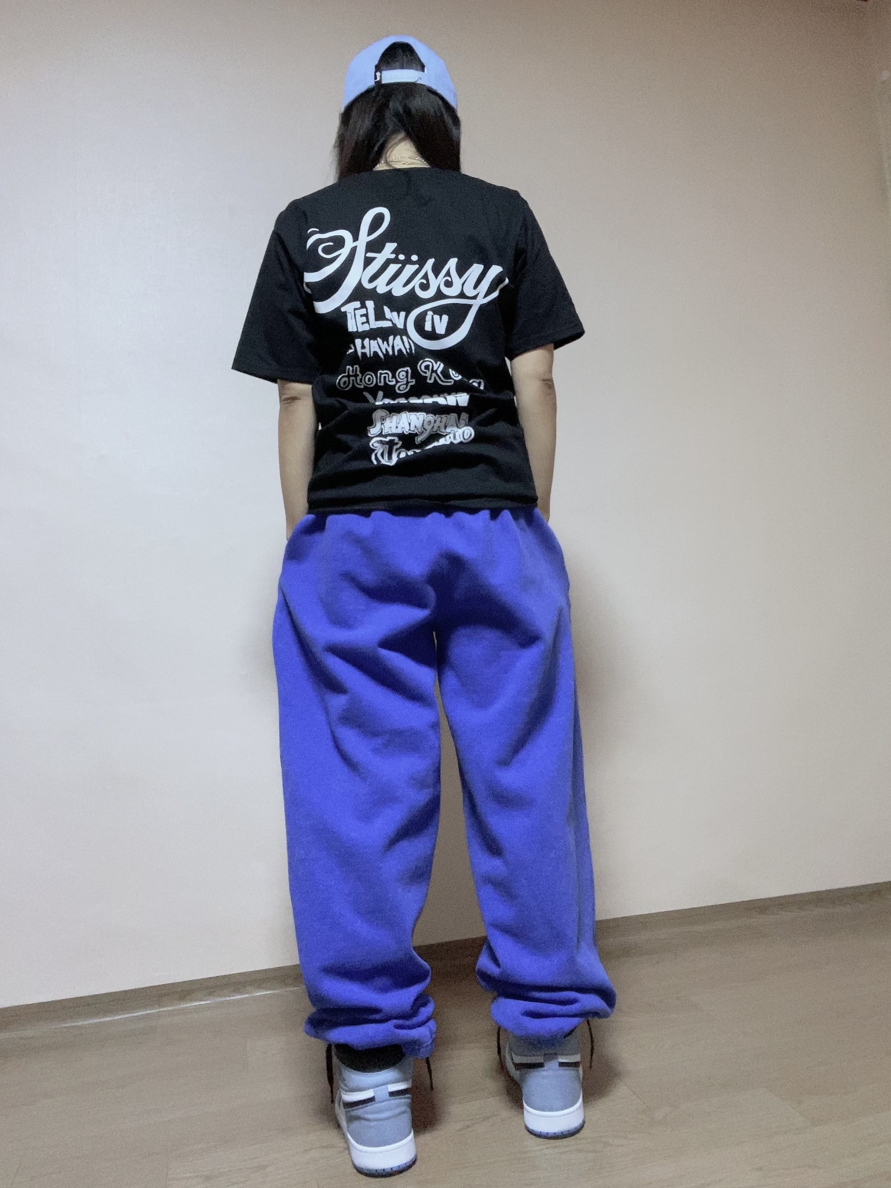 Jordan 1 Retro High OG University Blue, Nike x Stussy NRG Acid Washed Fleece Pants Game Royal (DR4025-480) 착용 스타일 - 2