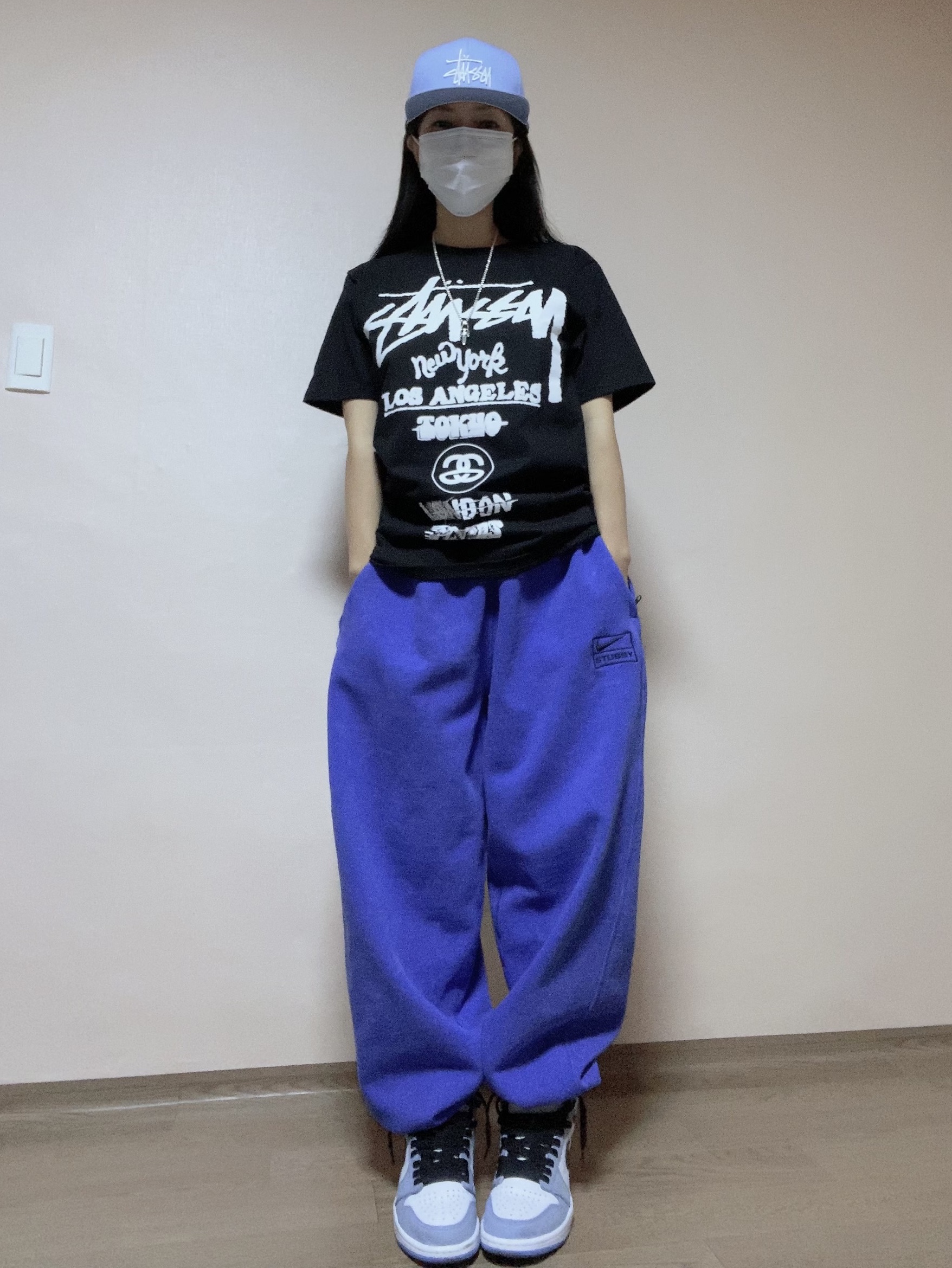 Jordan 1 Retro High OG University Blue, Nike x Stussy NRG Acid Washed Fleece Pants Game Royal (DR4025-480) 착용 스타일 - 1