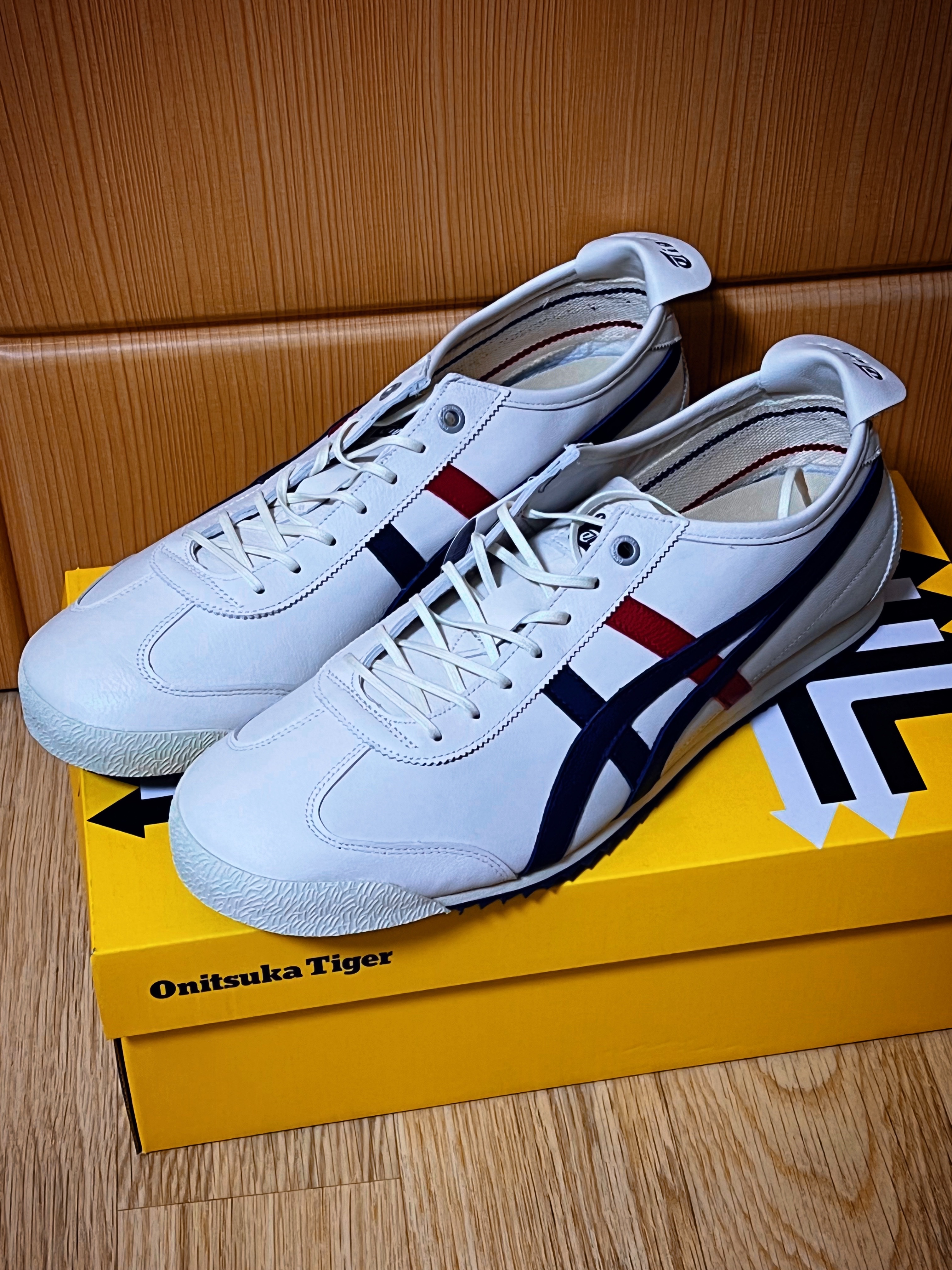 Onitsuka Tiger Mexico 66 SD Cream Peacoat, Maison Kitsune Dressed Fox Relaxed Hoodie Black 착용 스타일 - 2