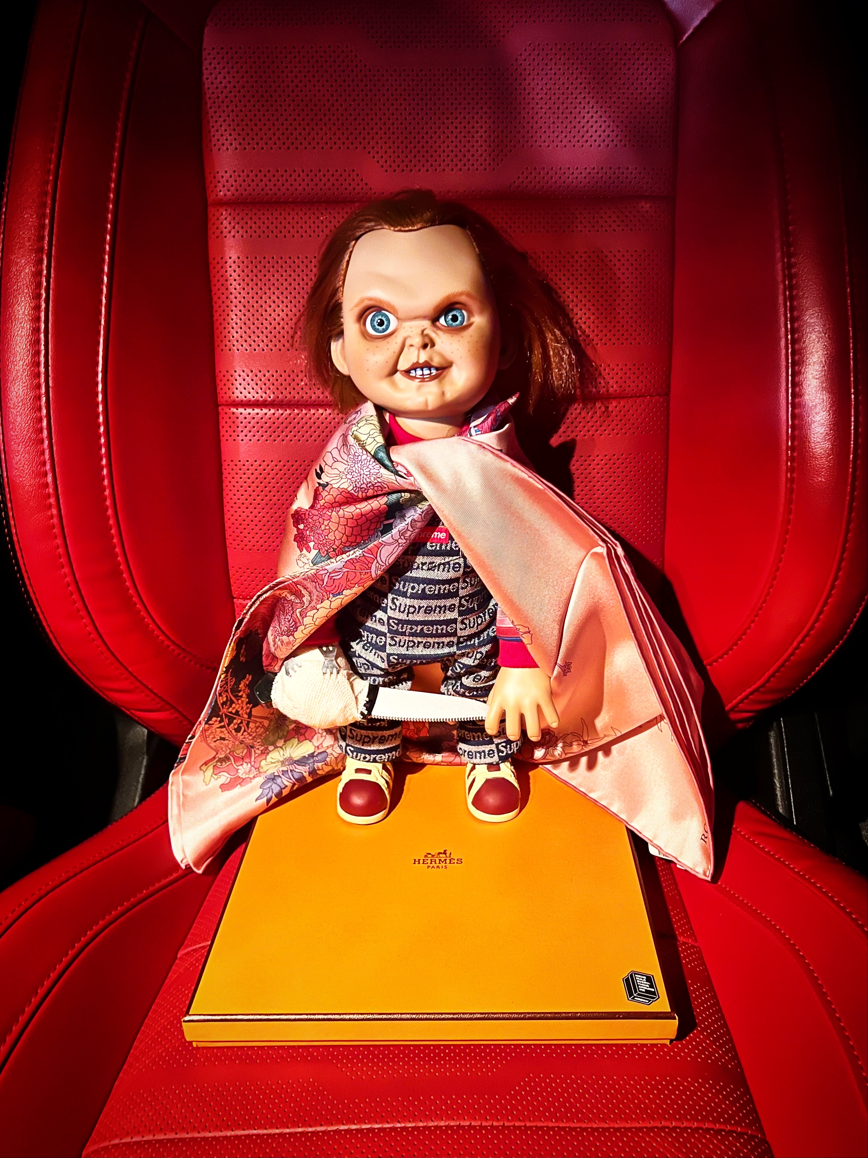 Supreme Chucky Doll - 20FW, (W) Hermes Robe Legere Scarf 90 Rose Hortensia Bleu Vert 착용 스타일 - 3
