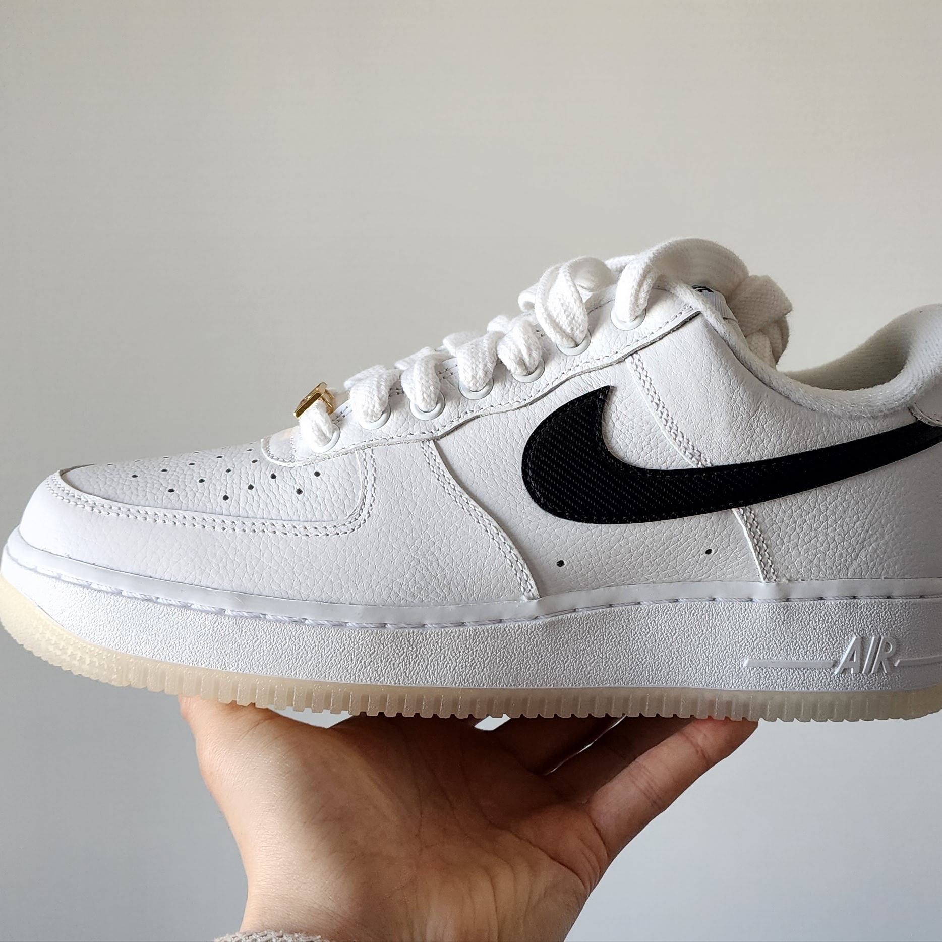 (W) Nike Air Force 1 '07 PRM 40th Anniversary White 착용 스타일 - 1