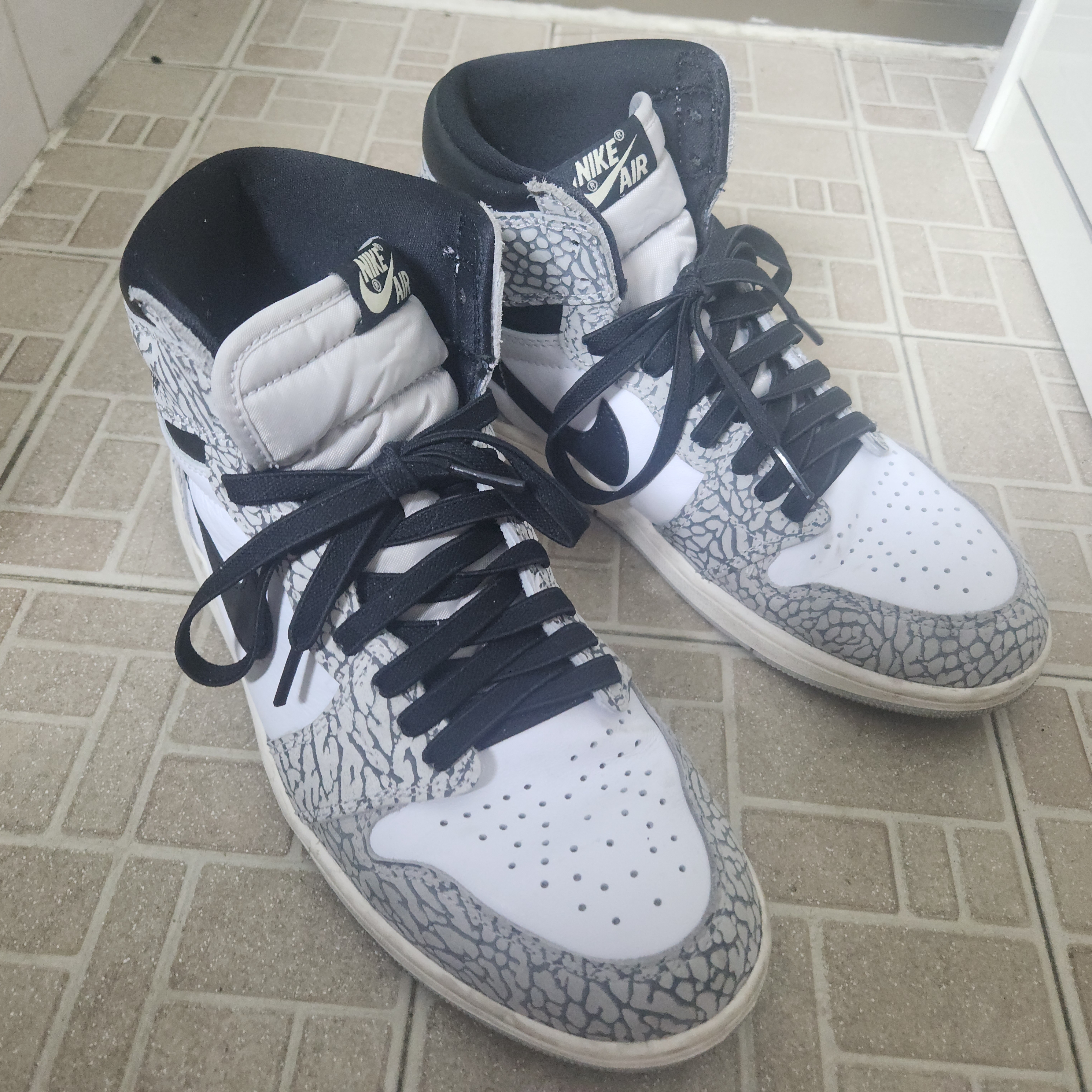 Jordan 1 Retro High OG White Cement 착용 스타일