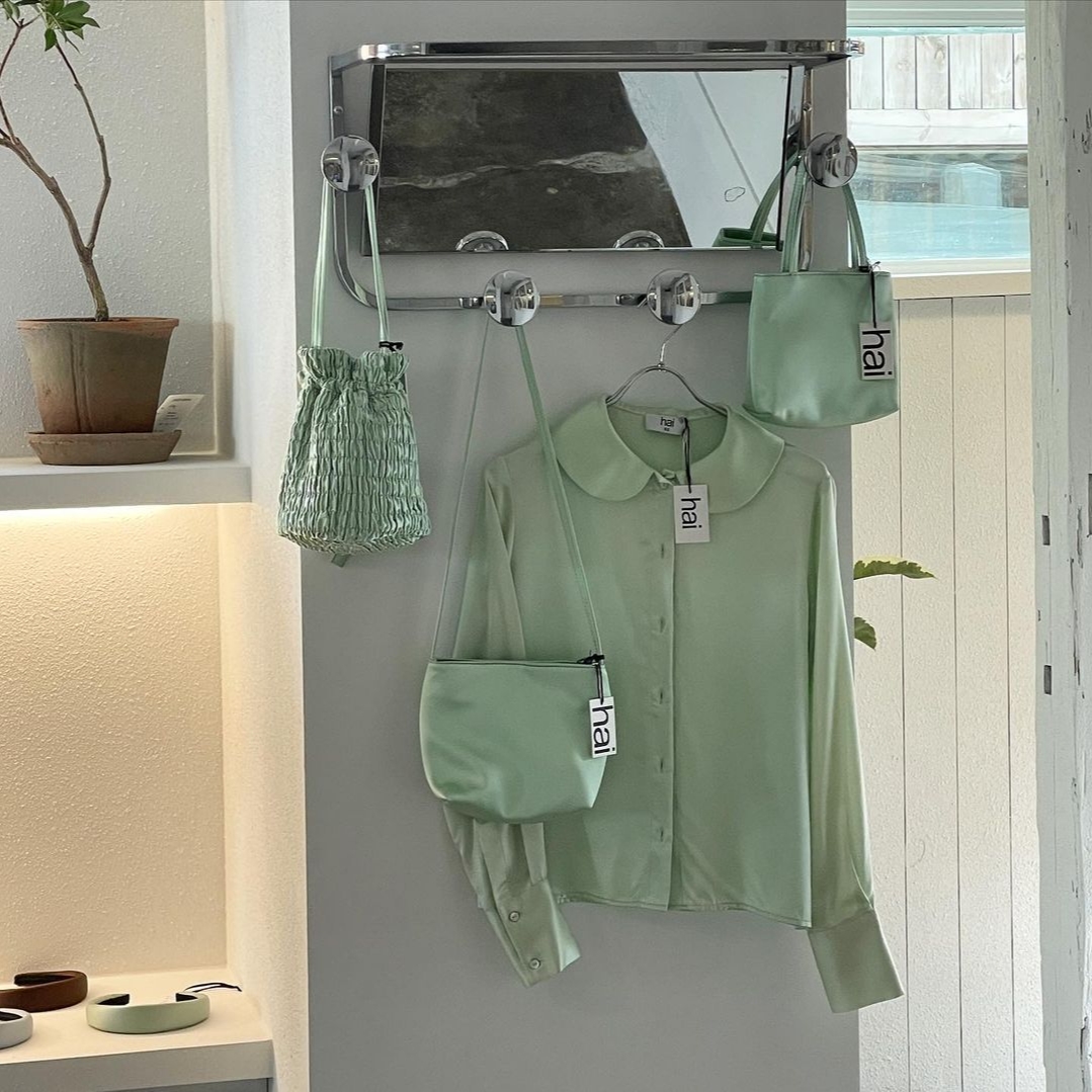 Hai Little Silk Bag Light Green 착용 스타일