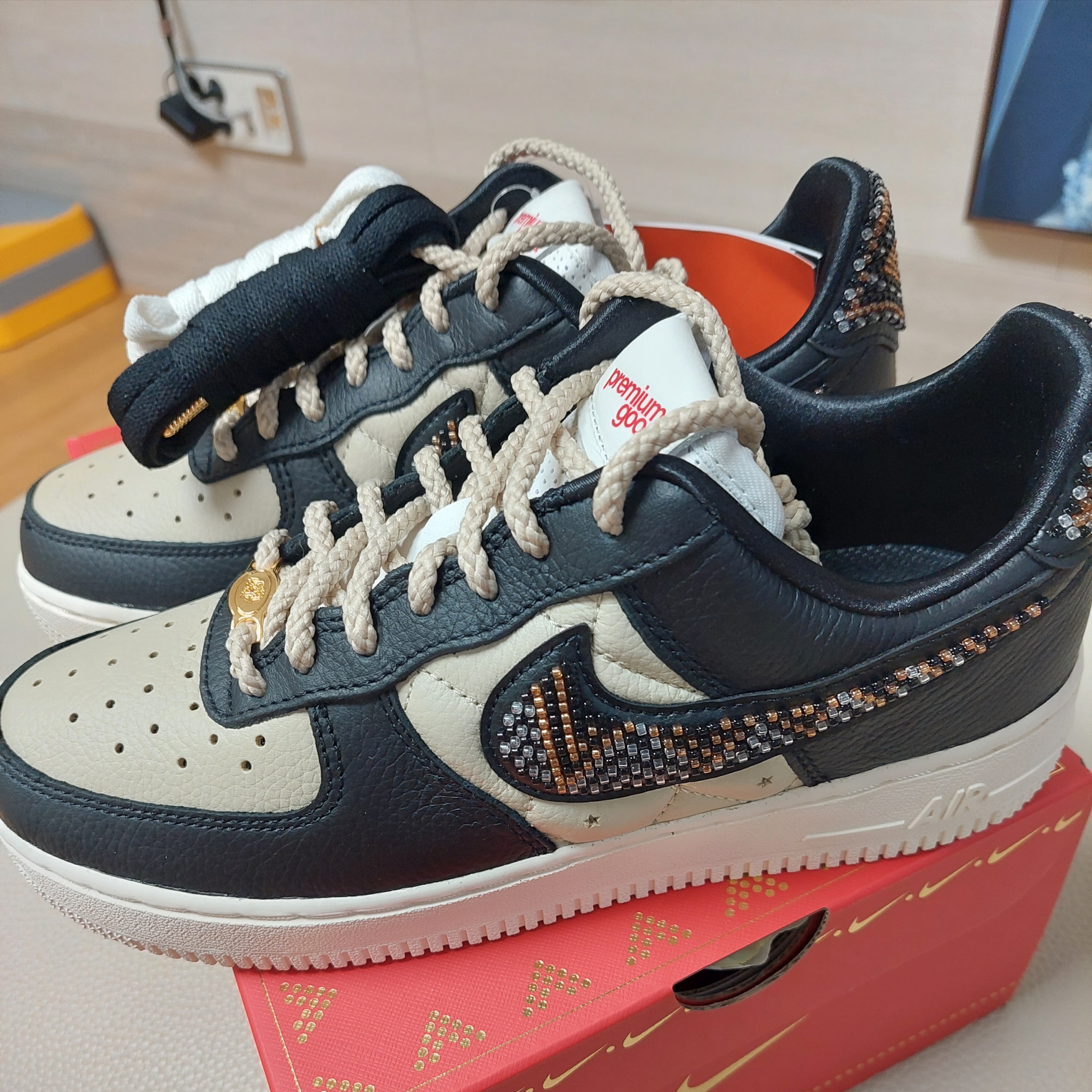 (W) Nike x Premium Goods Air Force 1 Low Black Sand 착용 스타일 - 2
