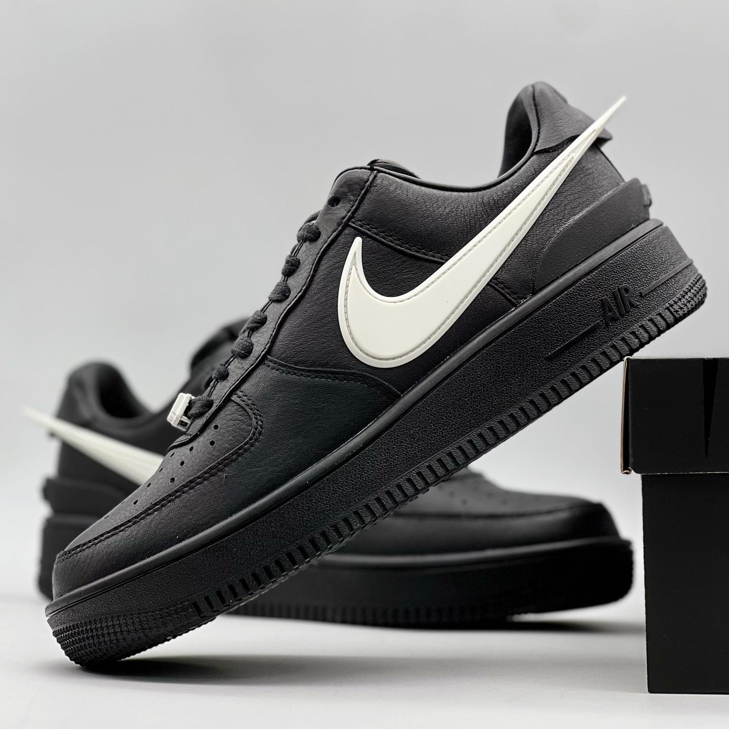 Nike x Ambush Air Force 1 Low SP Black 착용 스타일 - 4