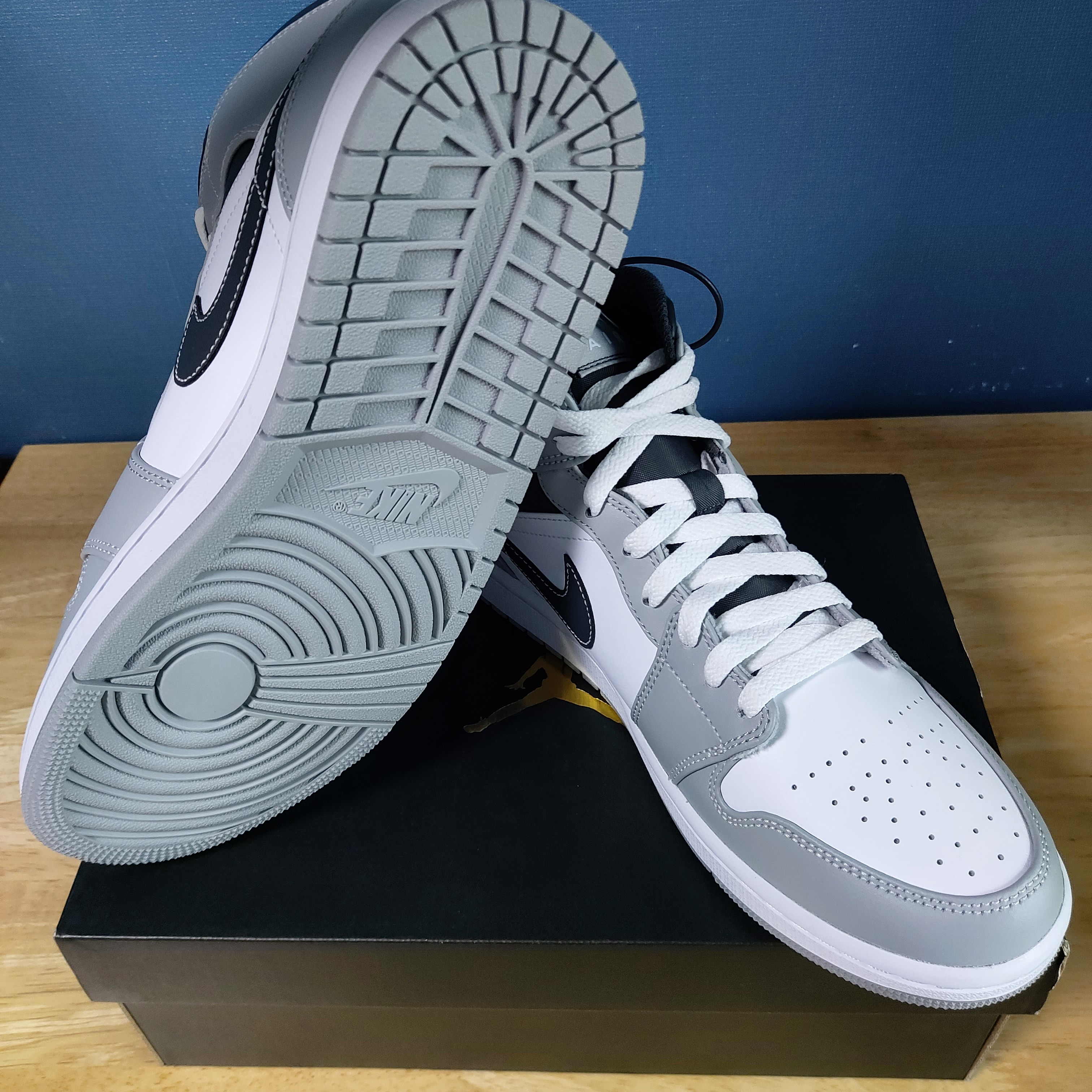 Jordan 1 Mid Light Smoke Grey Anthracite 착용 스타일 - 2