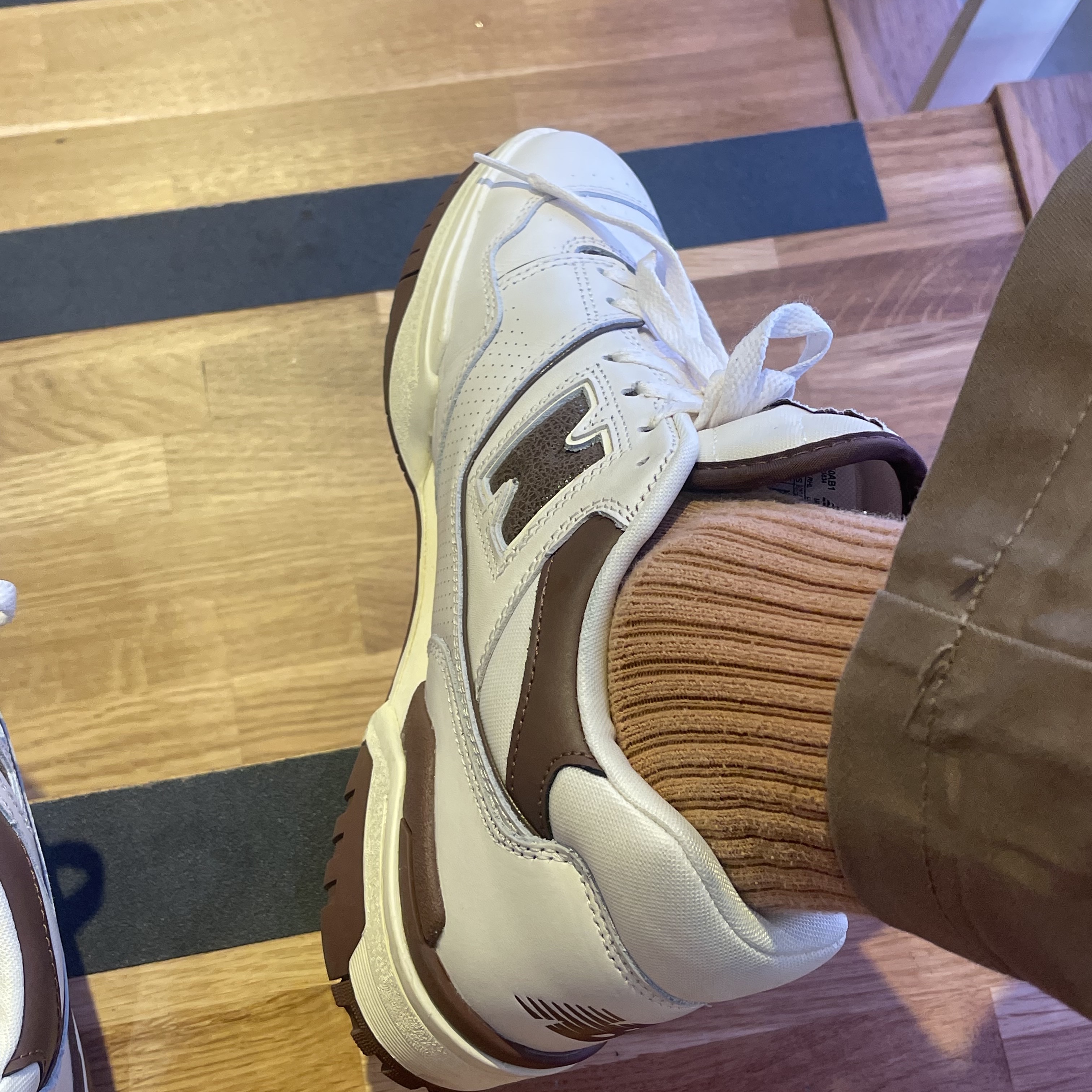 New Balance x Aime Leon Dore 550 Brown 착용 스타일 - 2