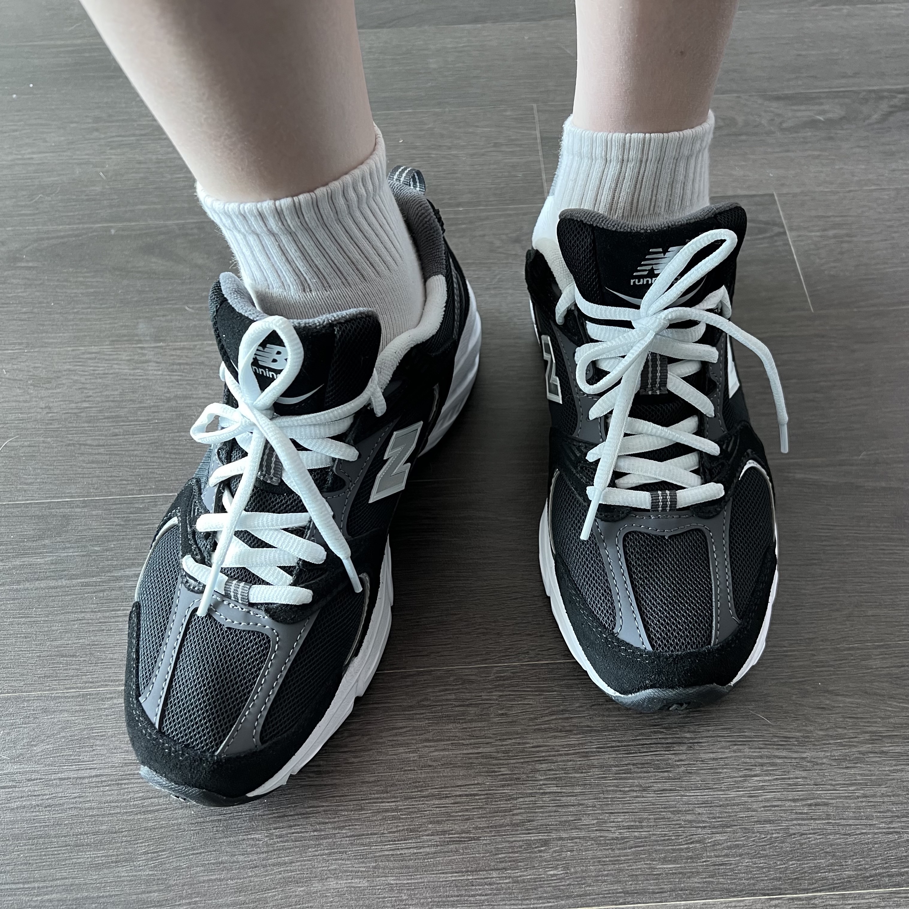 New Balance 530 Classic Black 착용 스타일 - 2
