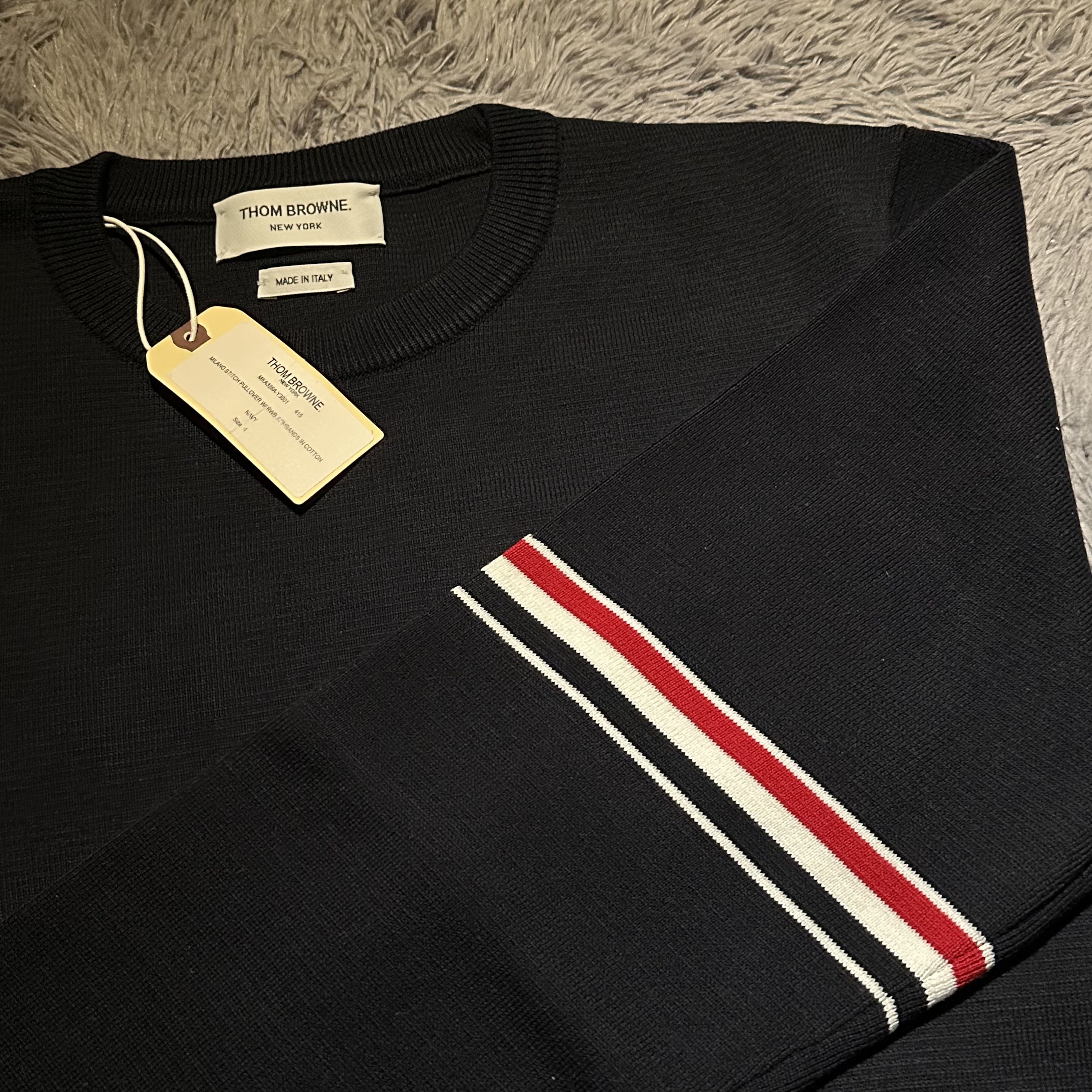 Thom Browne Cotton Milano Stitch Stripe Armband Crewneck Sweater Navy 착용 스타일