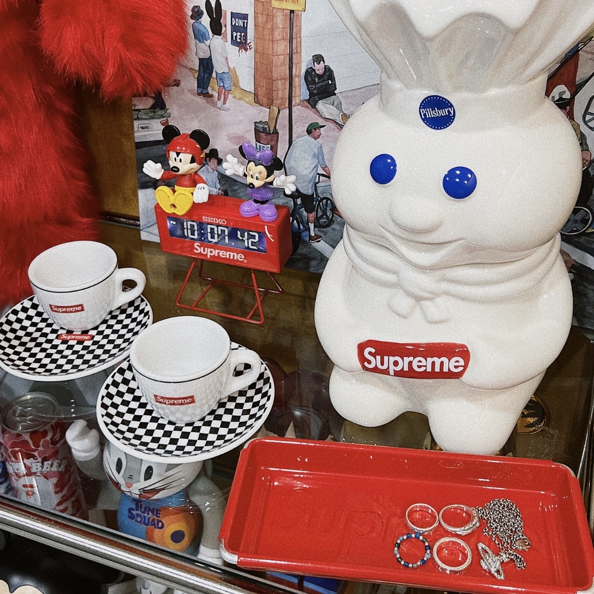 Supreme x Dulton Tray Red - 23SS, Supreme Doughboy Cookie Jar White - 22FW 착용 스타일