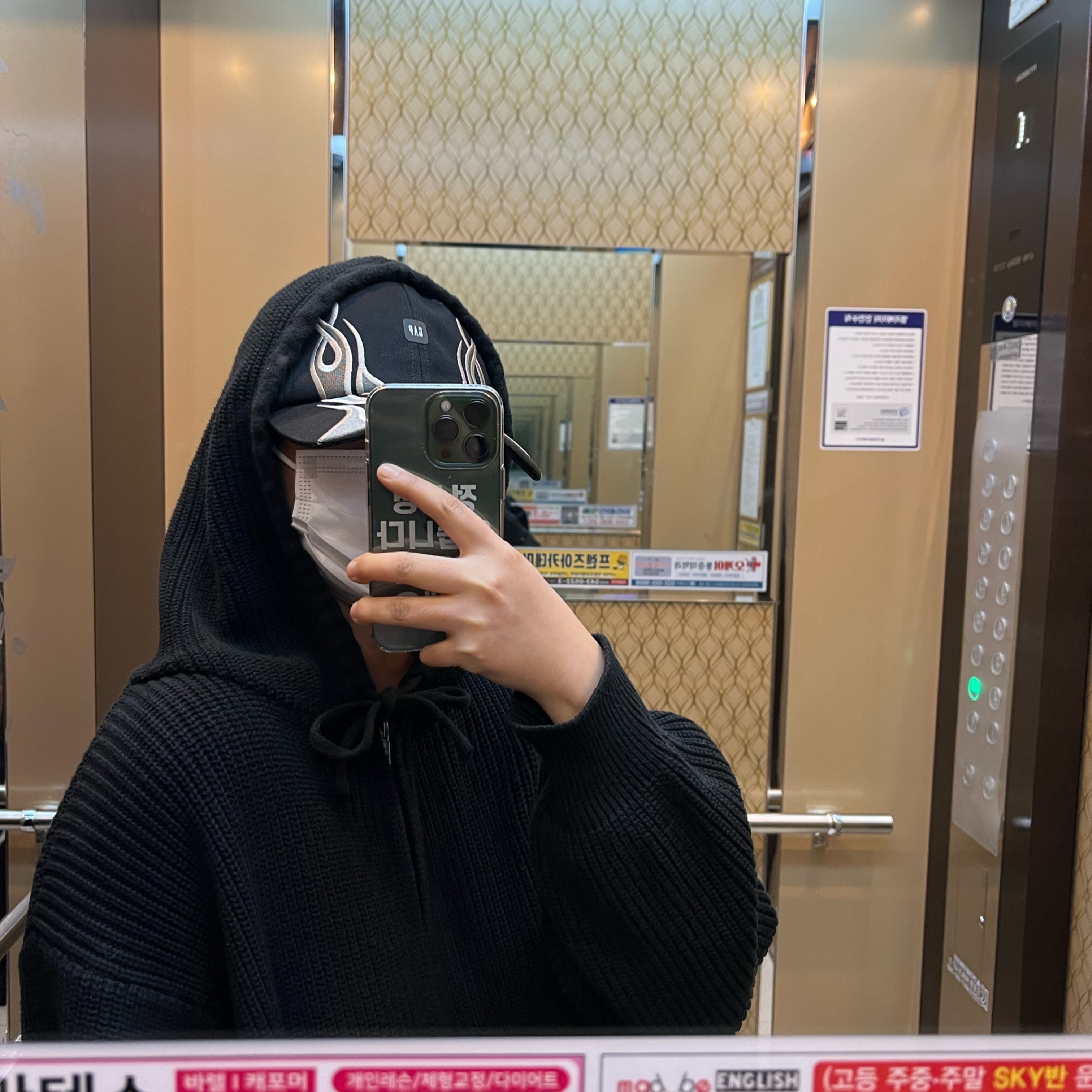 Yeezy Gap Engineered By Balenciaga Flame Cap Black 착용 스타일