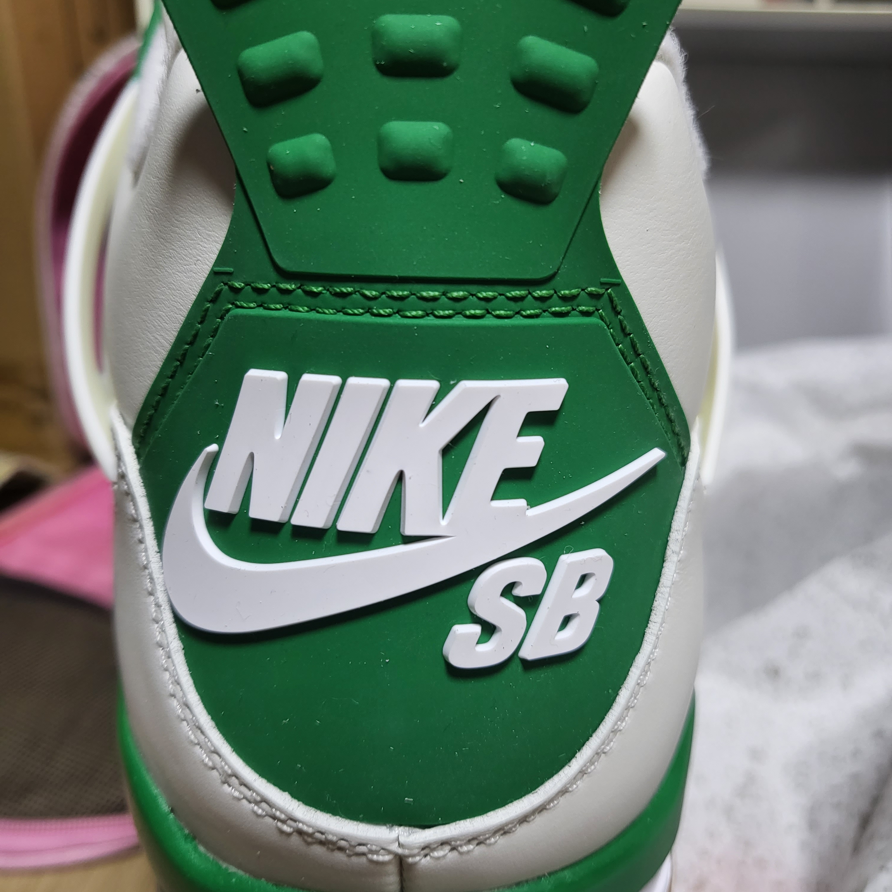 Jordan 4 x Nike SB Retro SP Pine Green 착용 스타일 - 1