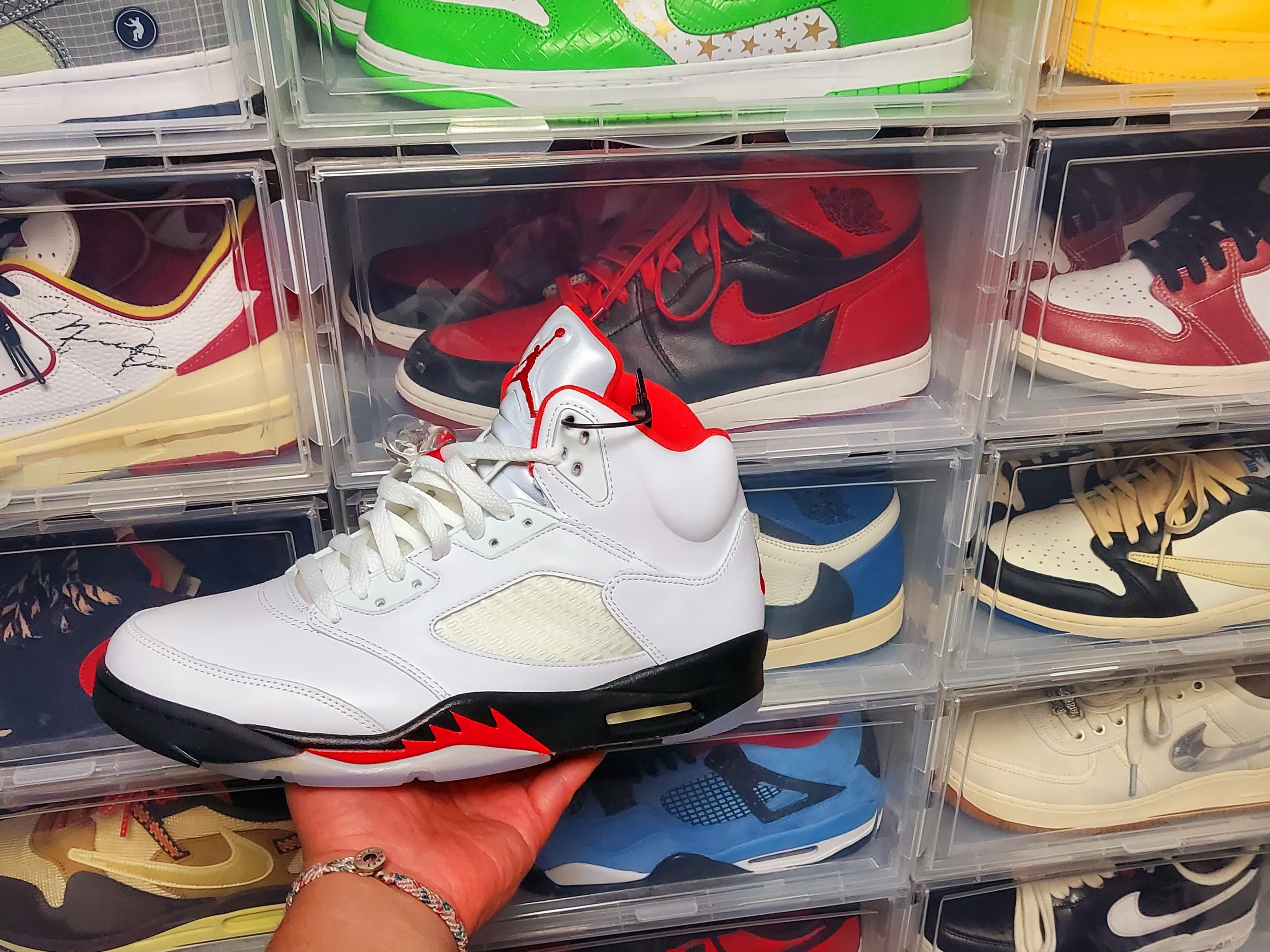 Jordan 5 Retro Fire Red Silver Tongue 2020, Jordan 1 Retro High OG Bred Banned 2016 착용 스타일 - 1