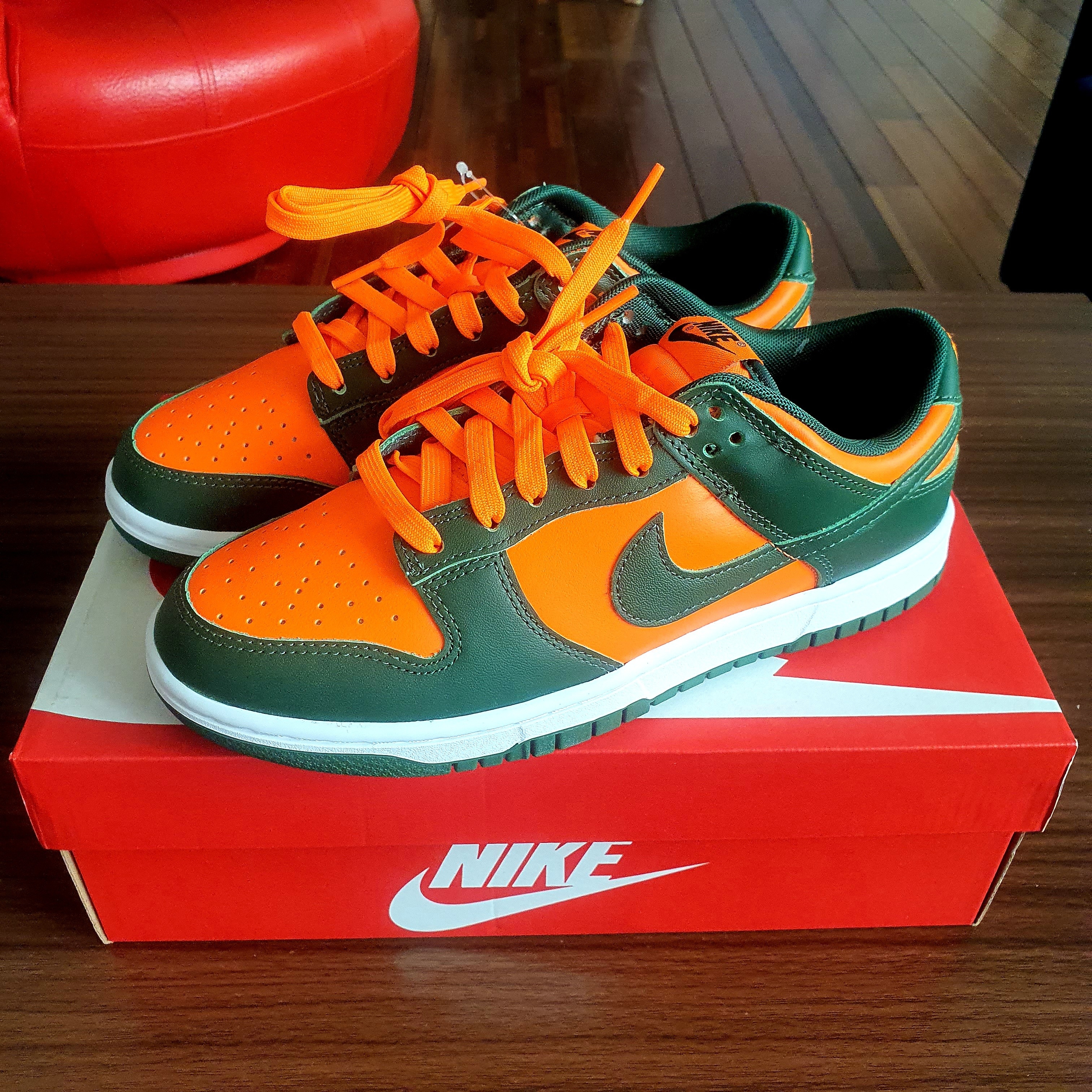 Nike Dunk Low Gorge Green and Total Orange 착용 스타일