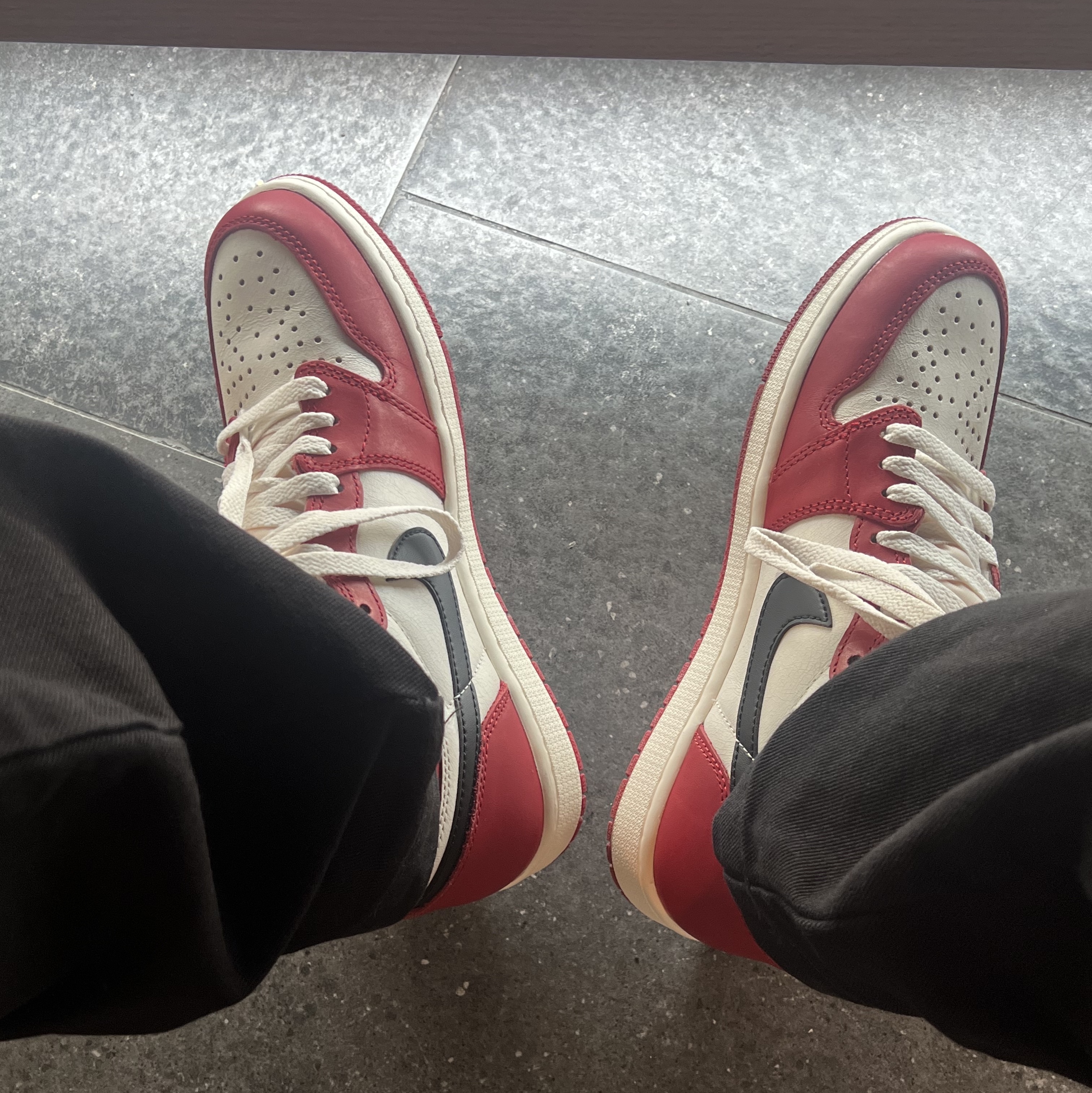 Jordan 1 Retro High OG Chicago 2022, Stussy Noma Icon Beach Pants Washed Black 착용 스타일 - 3