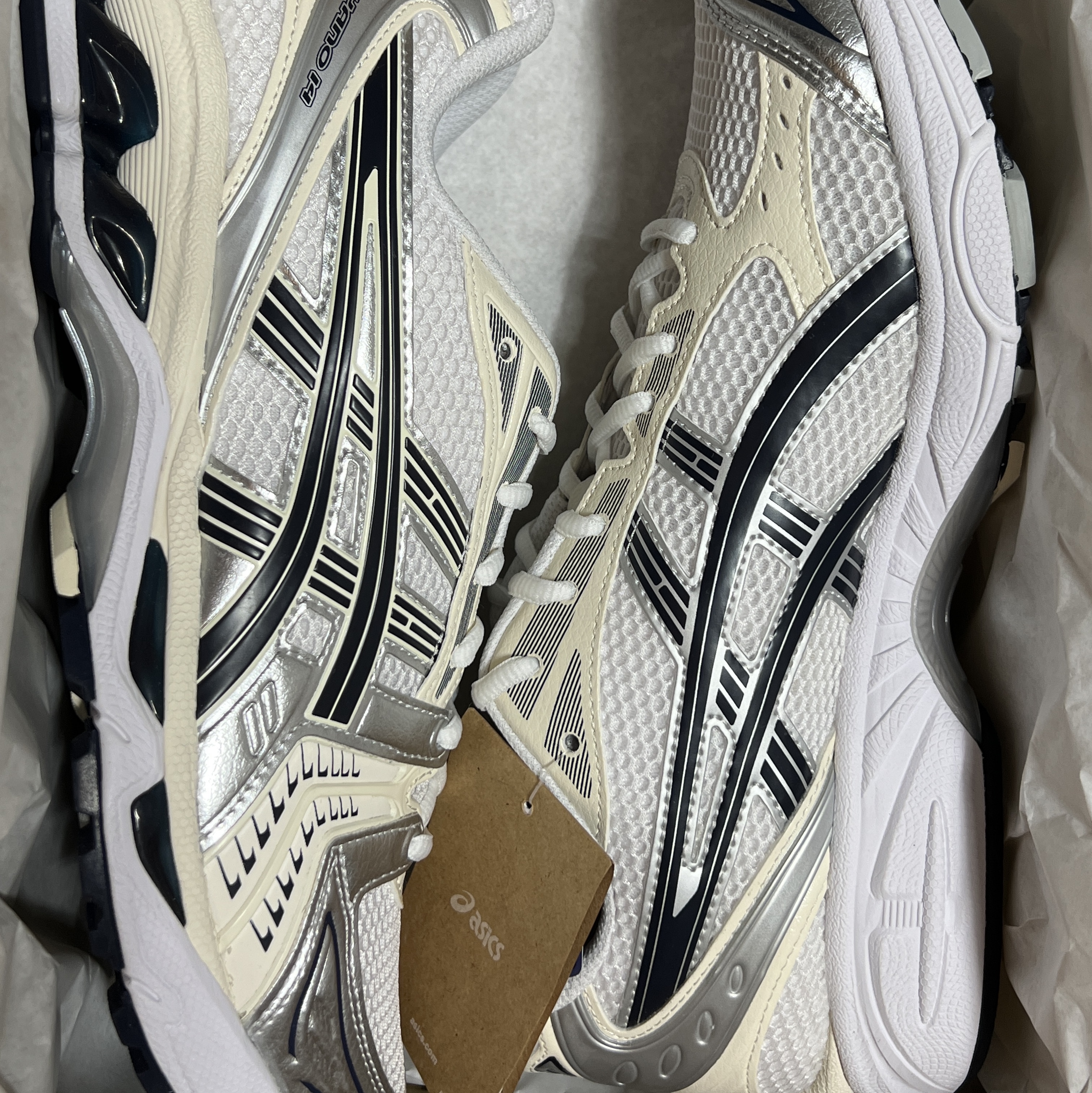 (W) Asics Gel-Kayano 14 White Midnight, Converse x Ader Error Chuck 70 High White 착용 스타일 - 1