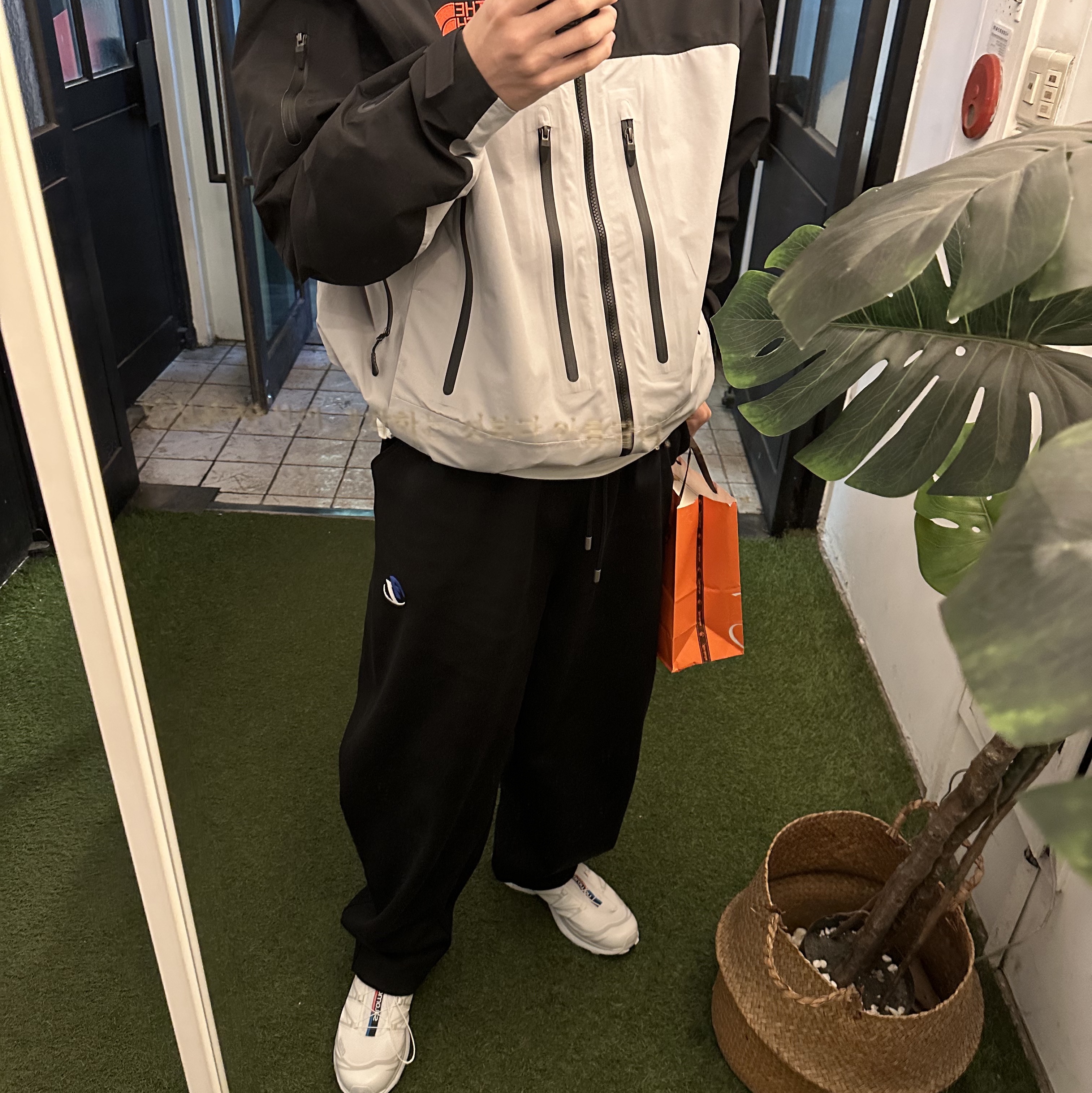 Supreme x The North Face Taped Seam Shell Jacket Grey - 22FW, Zara x Ader Error Jogger Pants Black 착용 스타일