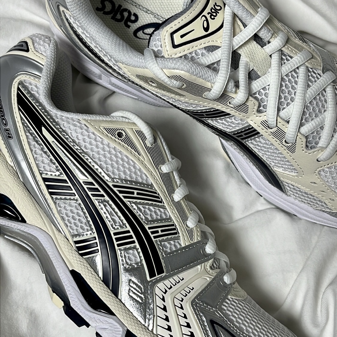 (W) Asics Gel-Kayano 14 White Midnight 착용 스타일