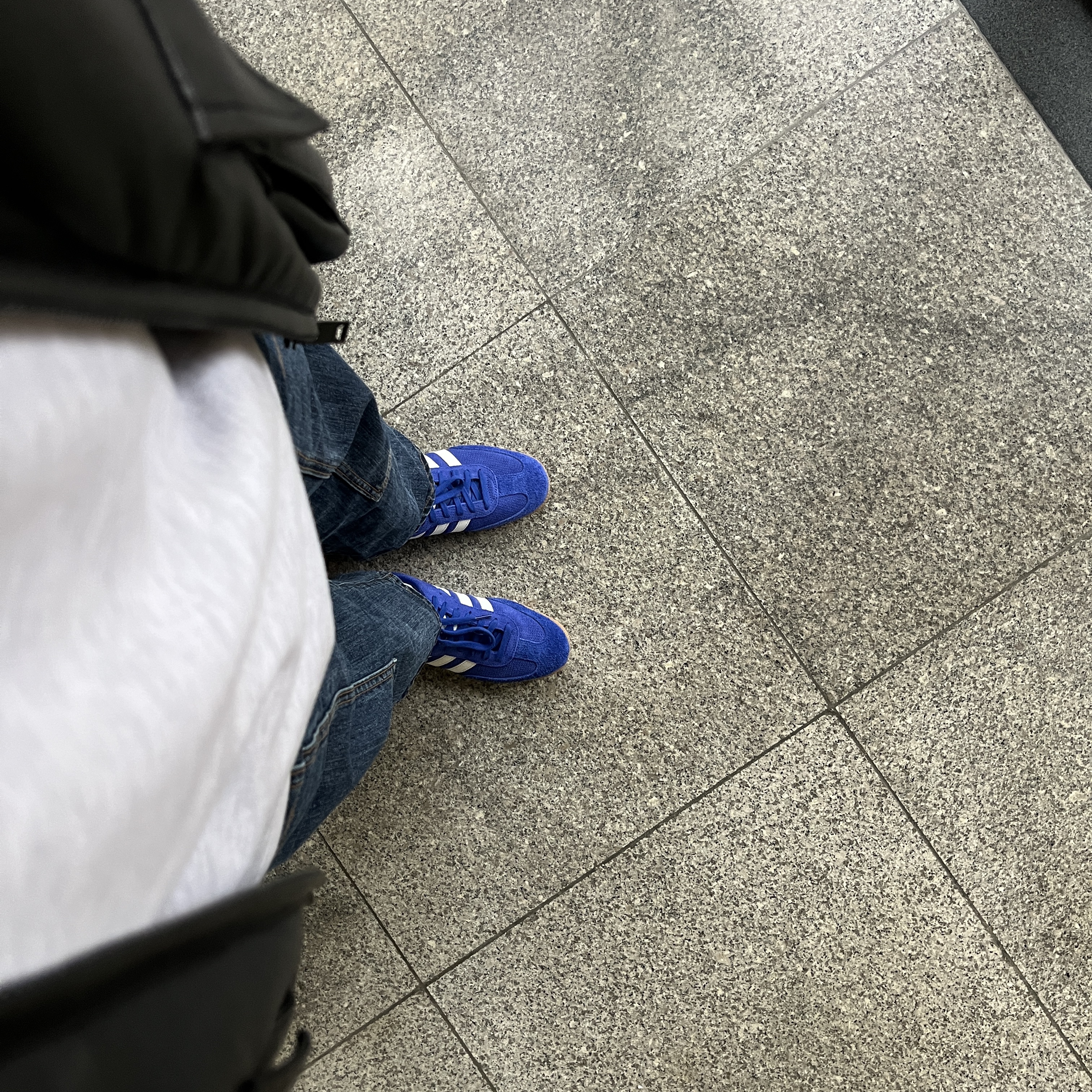 Adidas Samba OG Royal Blue, IAB Studio Long Sleeve Light Gray 착용 스타일