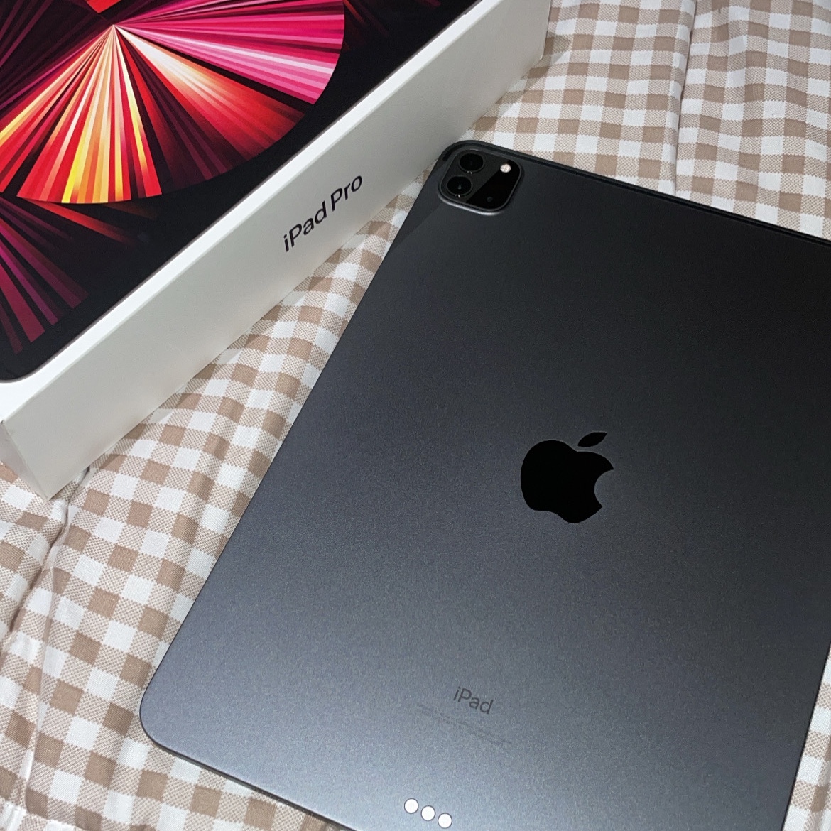 Apple iPad Pro 3rd Gen 11-inch Cellular 1TB Space Gray (Korean Ver.) 착용 스타일