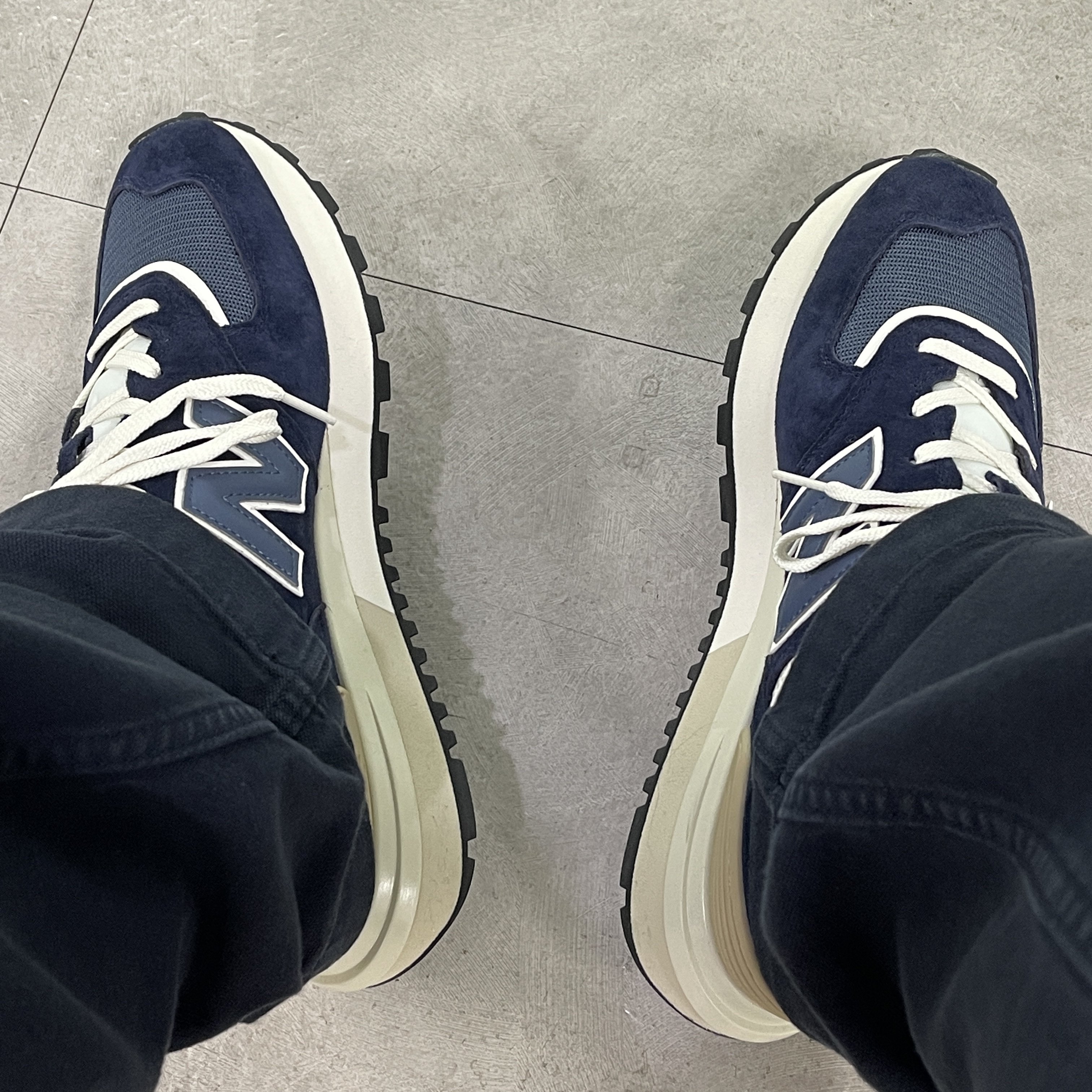 New Balance 574 Legacy Navy 착용 스타일