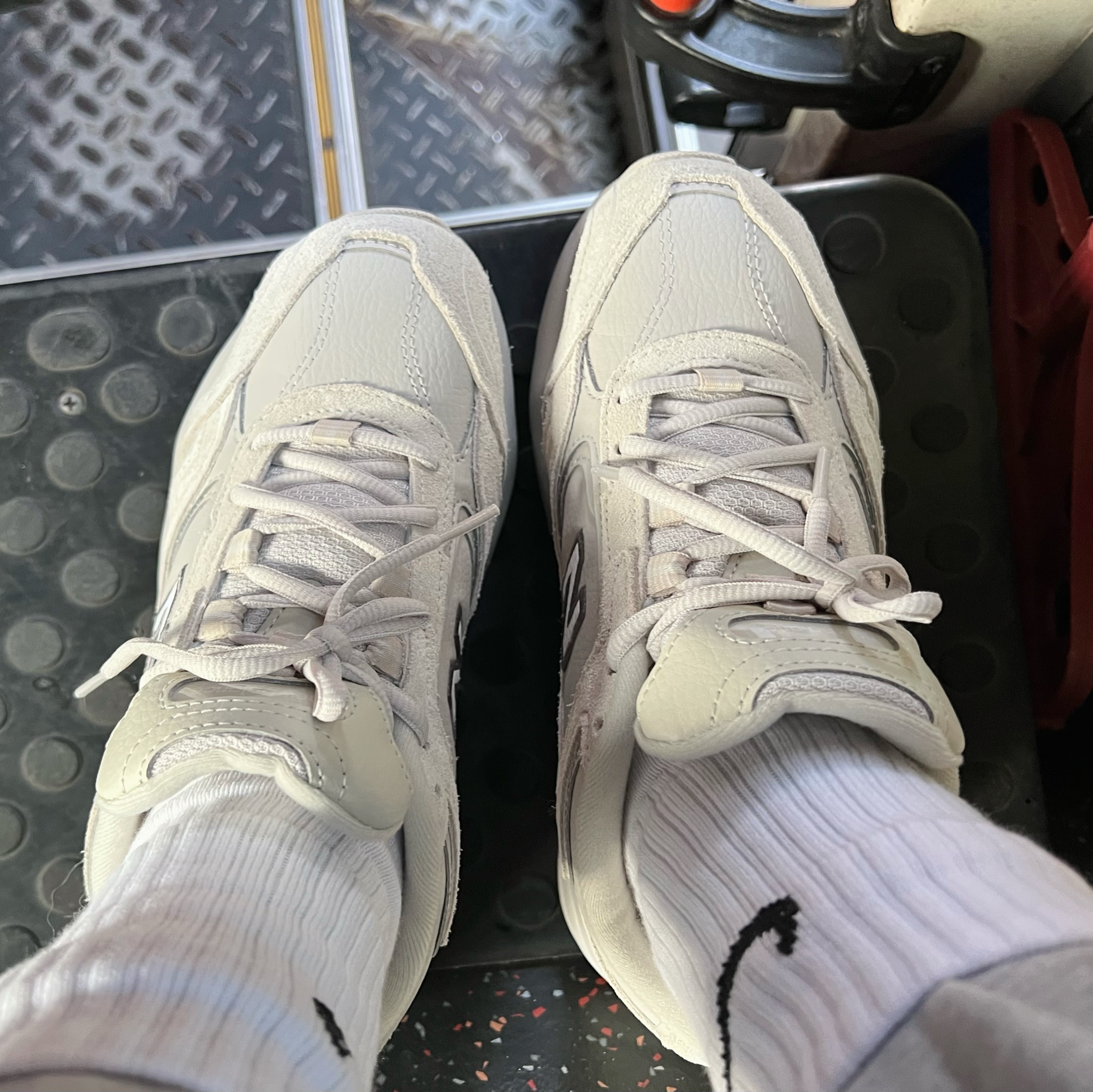 (W) New Balance 452 Beige - D Wide 착용 스타일 - 1