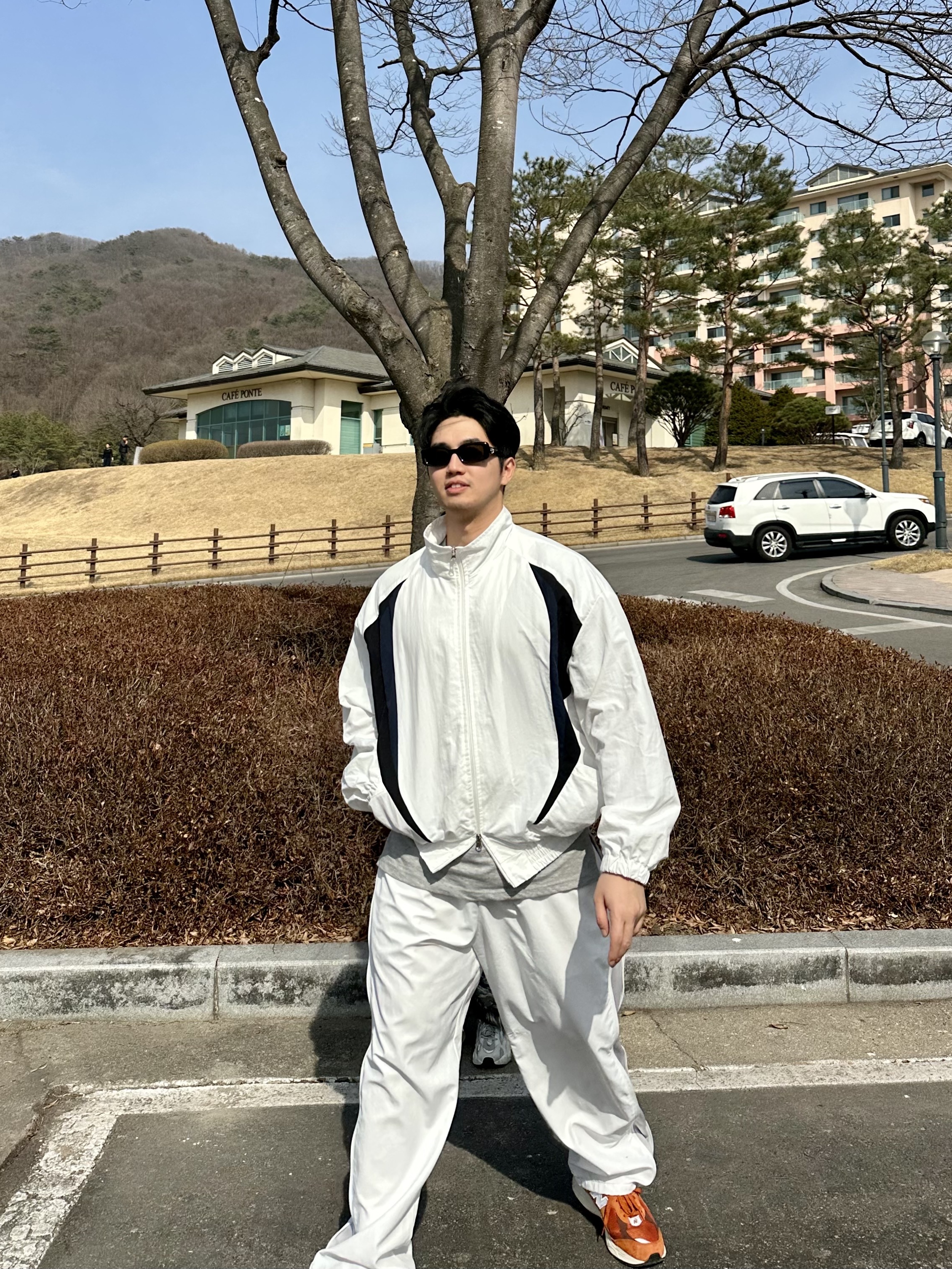 New Balance 2002R Rust Oxide 착용 스타일 - 3
