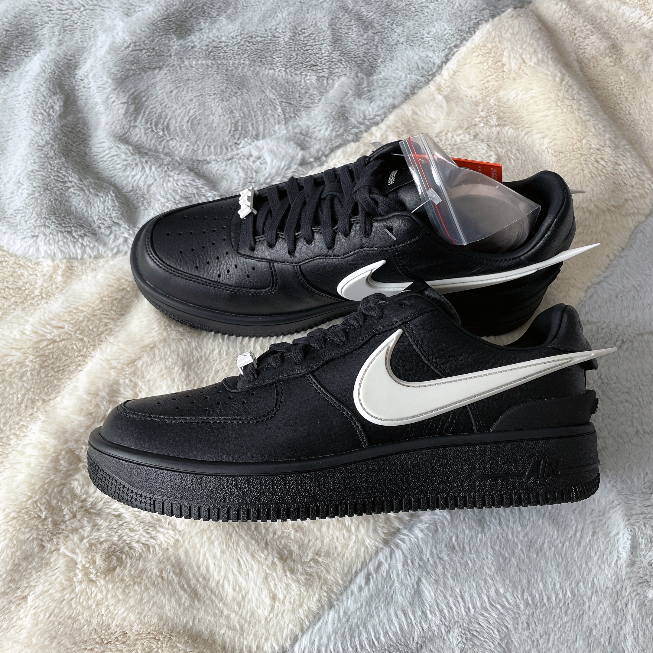 Nike x Ambush Air Force 1 Low SP Black 착용 스타일 - 2