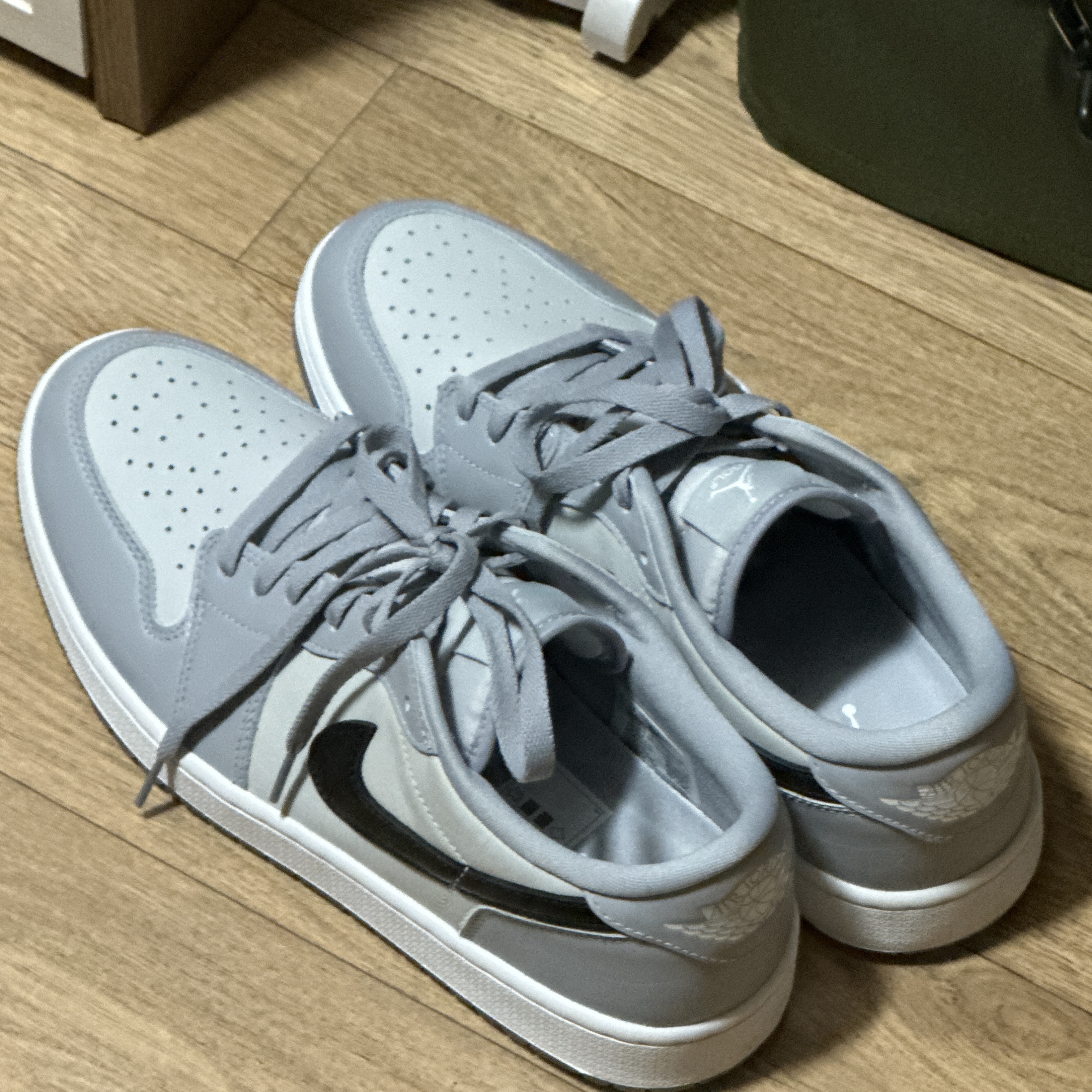 Jordan 1 Low Golf Wolf Grey 착용 스타일