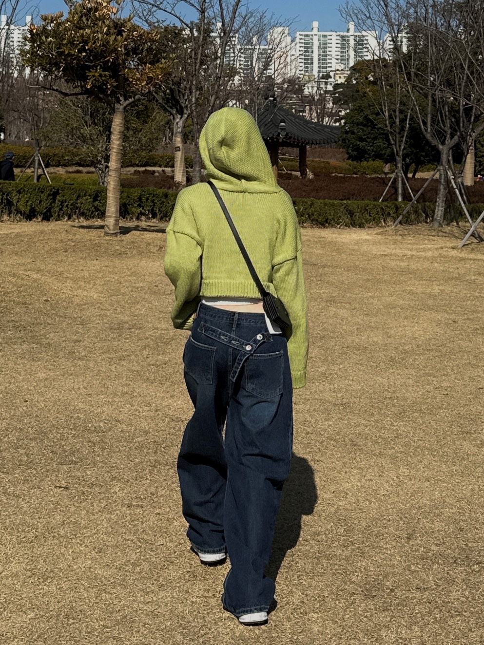 Isabel Marant Tyronyh Cap Ecru Red, Maison Mihara Yasuhiro Peterson OG Sole Canvas Low Sneakers Black 착용 스타일 - 2