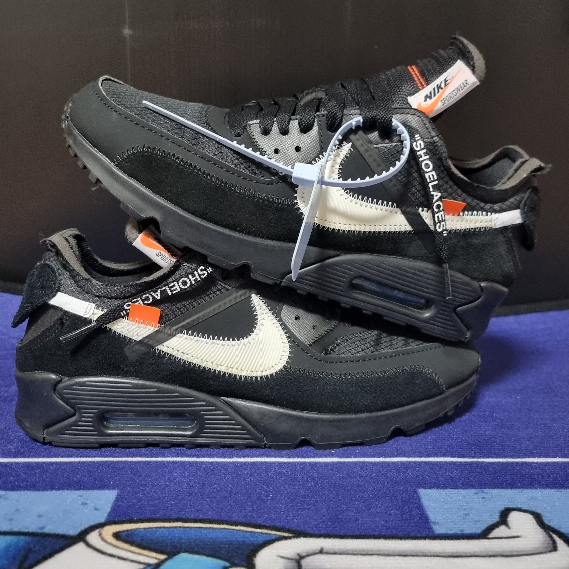 Nike x Off-White Air Max 90 V2 Black White 착용 스타일 - 2