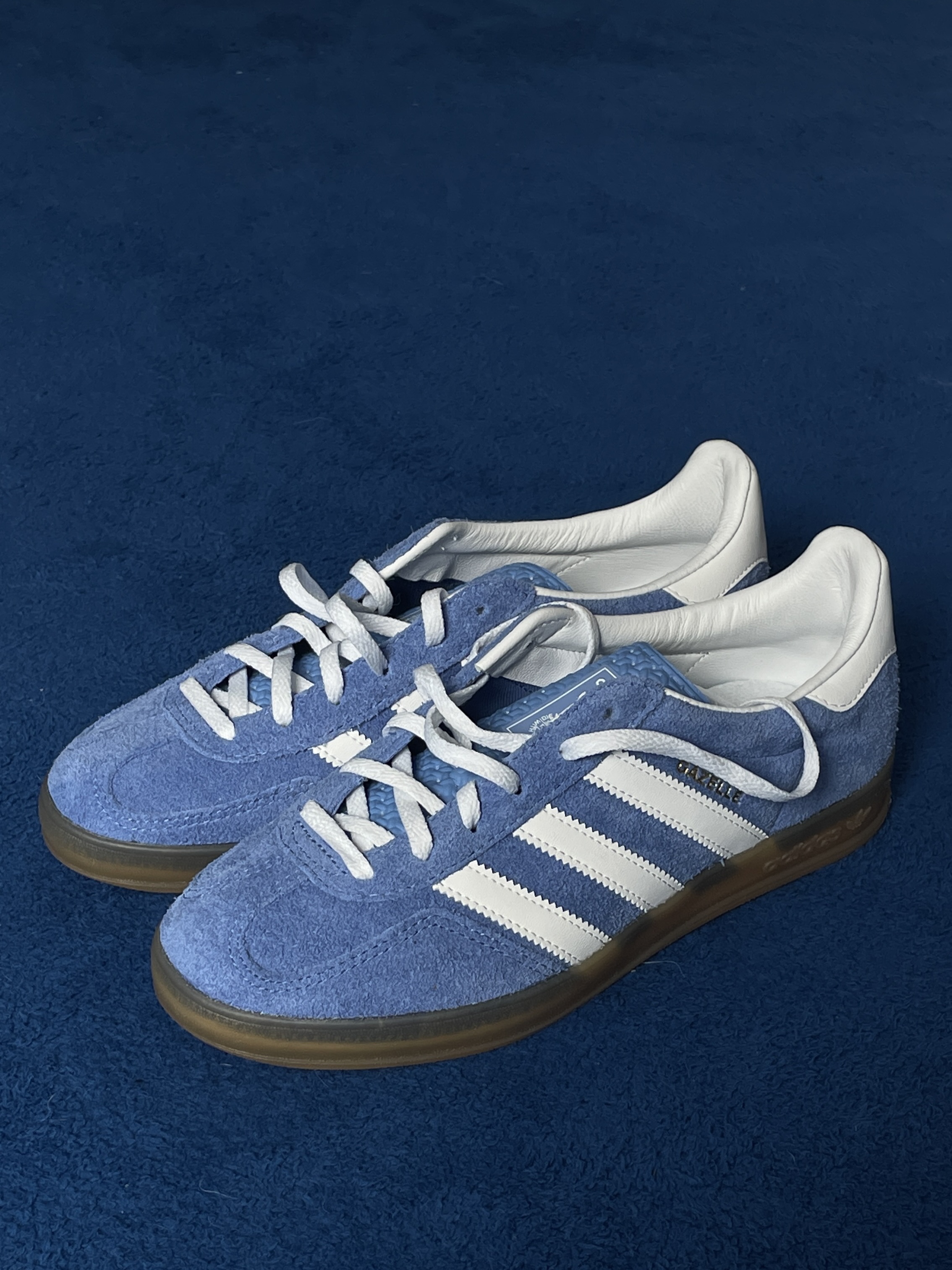 (W) Adidas Gazelle Indoor Blue Fusion Cloud White 착용 스타일 - 2