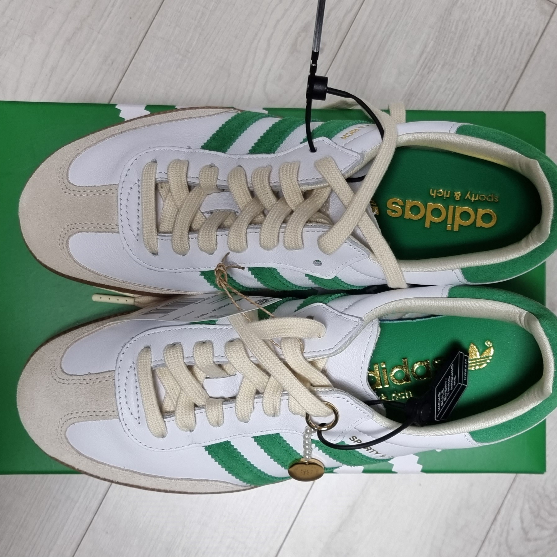 Adidas x Sporty & Rich Samba OG Cloud White Green 착용 스타일 - 3