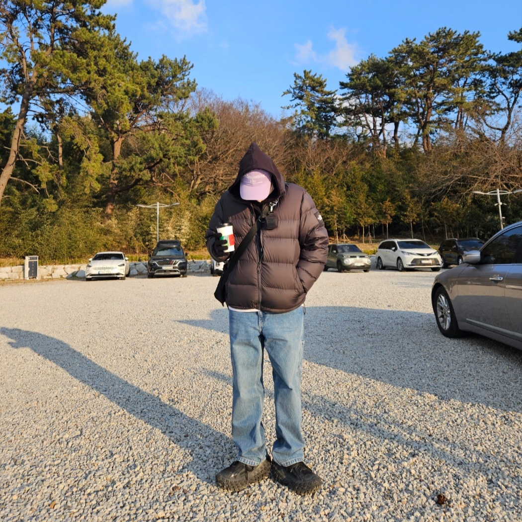 Balenciaga Defender Sneakers Black, The North Face 1992 Nuptse Jacket Charcoal 착용 스타일 - 1