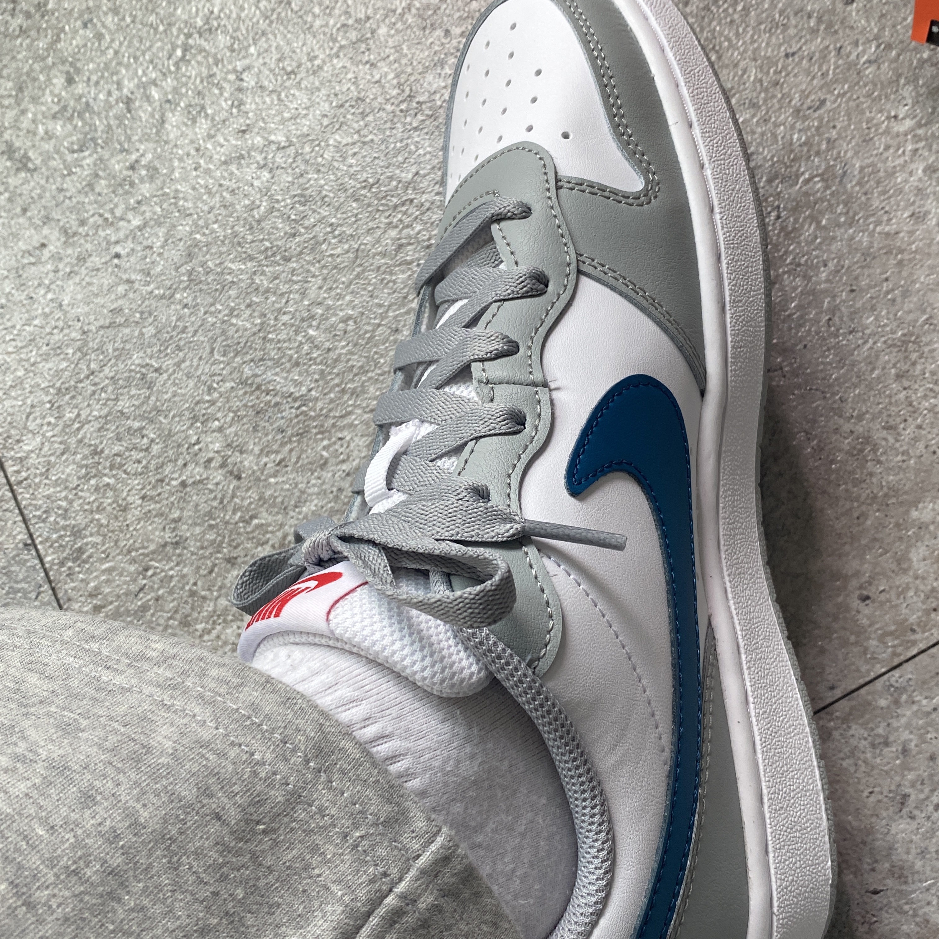 (GS) Nike Court Borough Low 2 Light Smoke Grey 착용 스타일