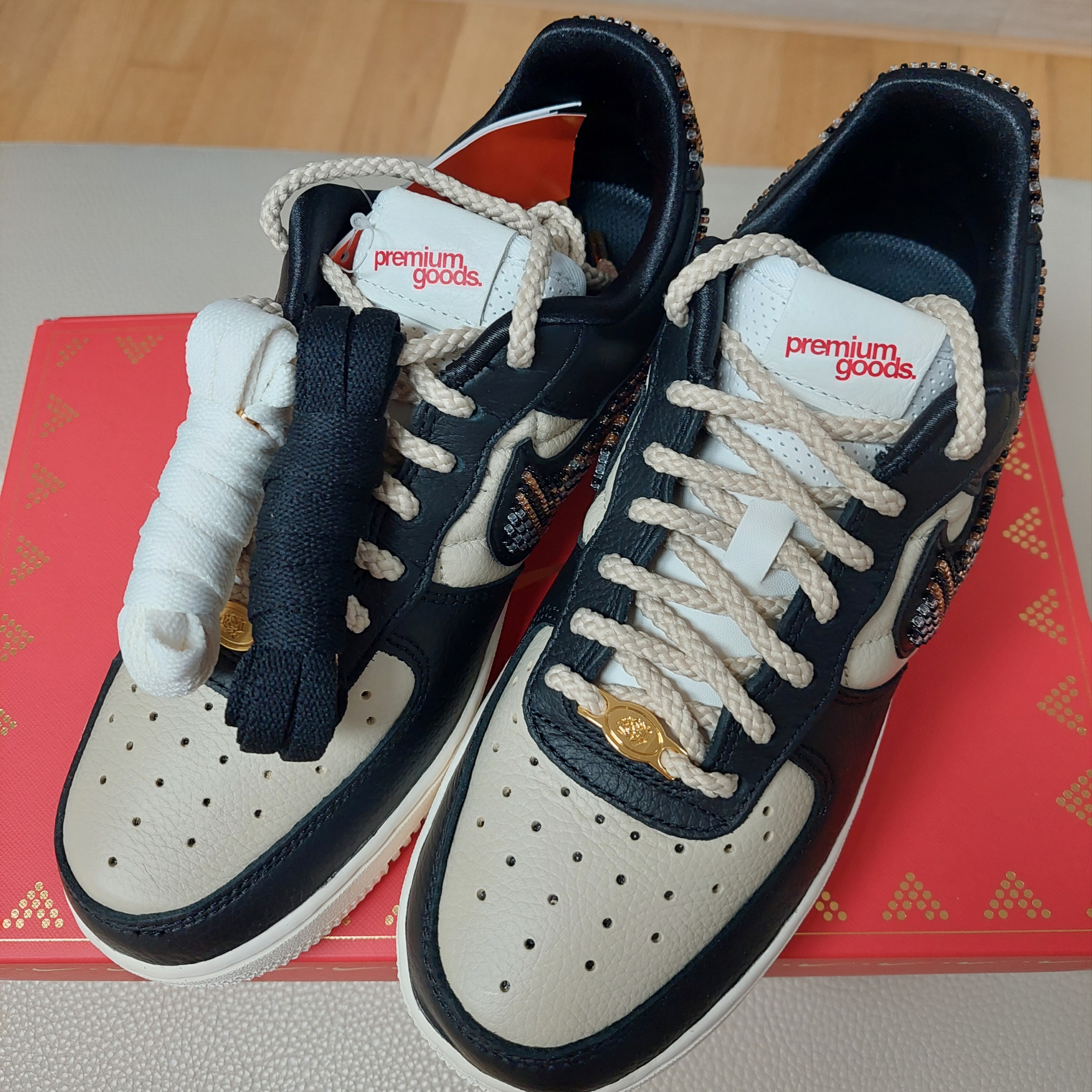 (W) Nike x Premium Goods Air Force 1 Low Black Sand 착용 스타일 - 1