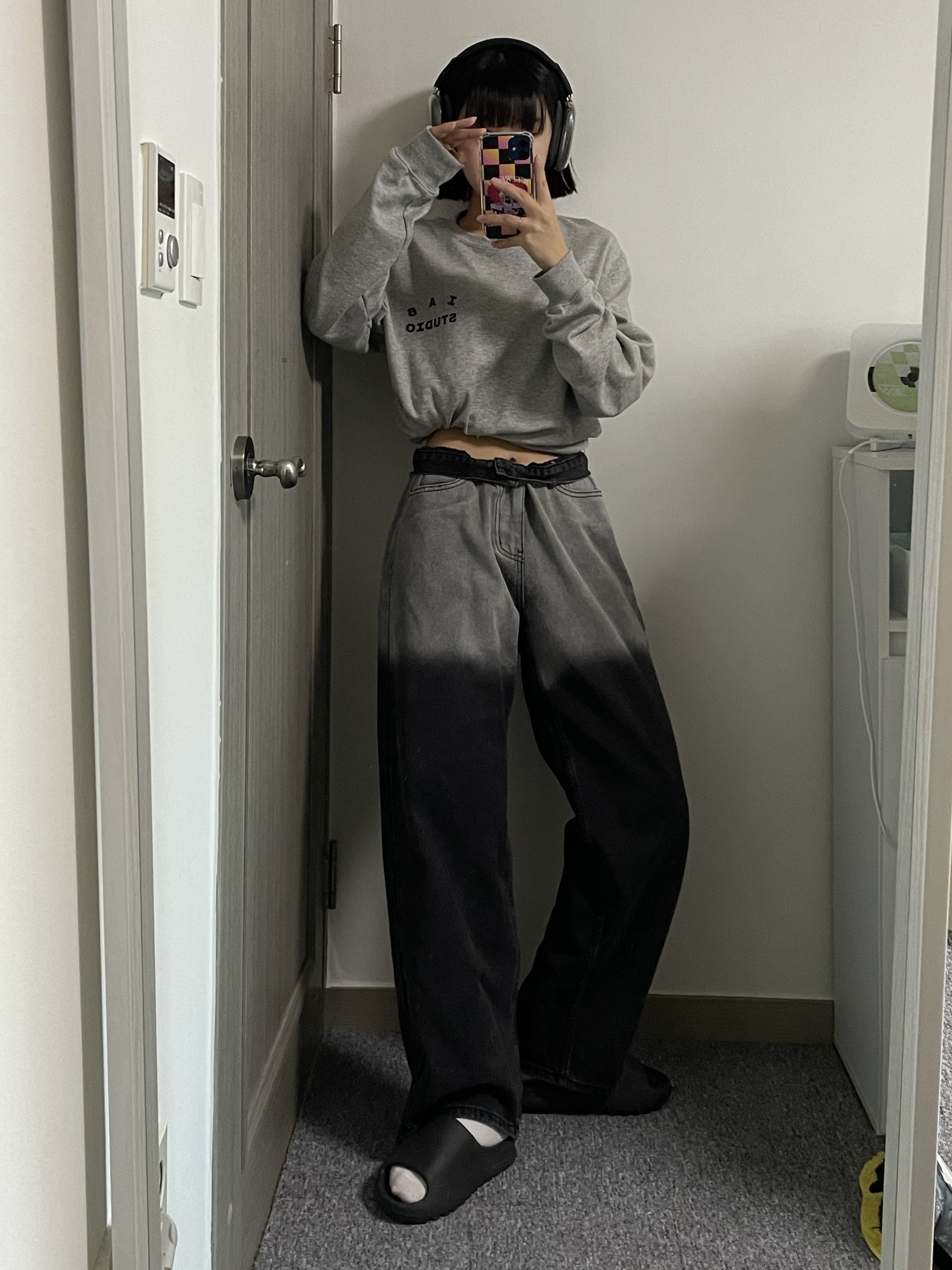 IAB Studio Long Sleeve Gray, Adidas Yeezy Slide Onyx 착용 스타일 - 2