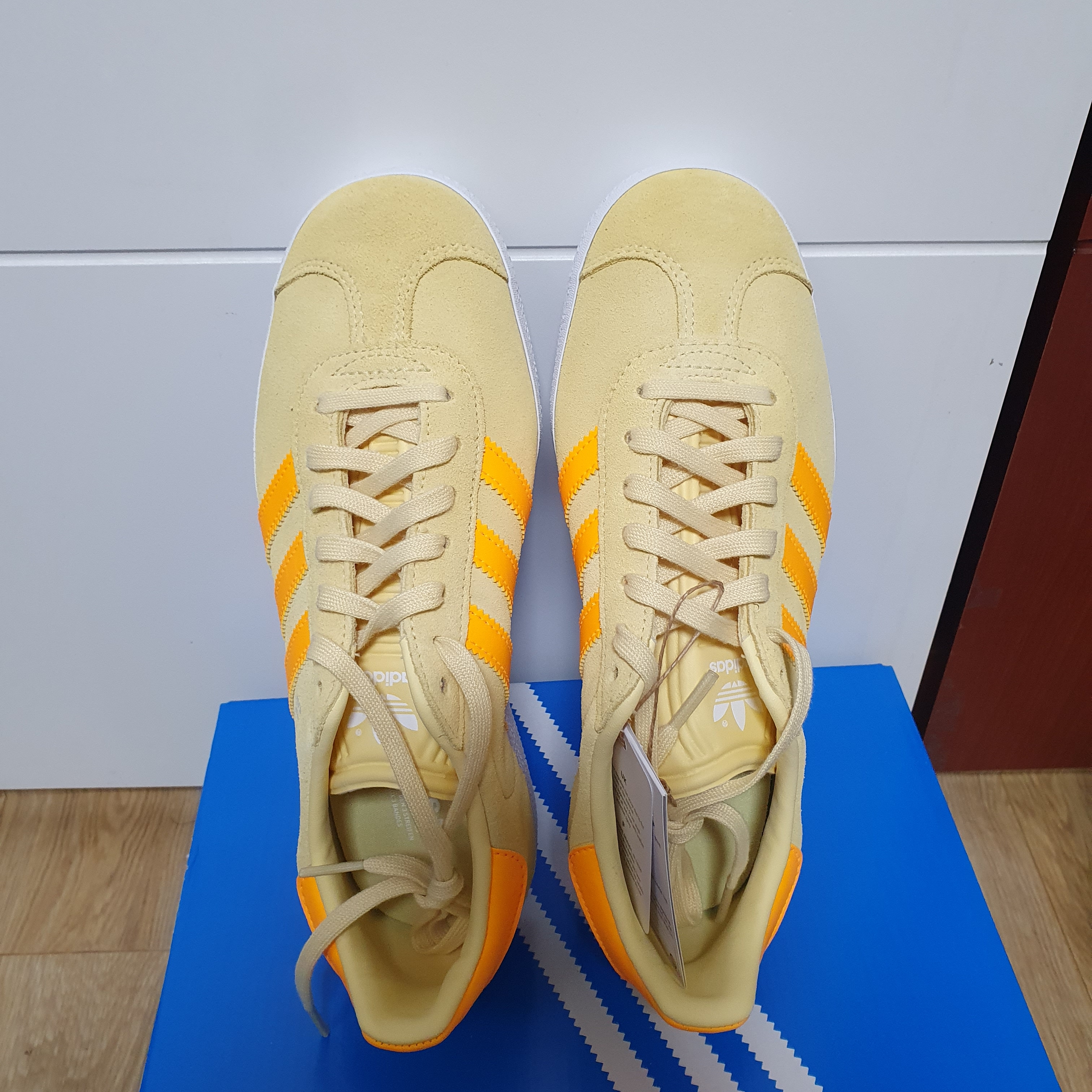 (W) Adidas Gazelle Almost Yellow Solar Gold 착용 스타일 - 2