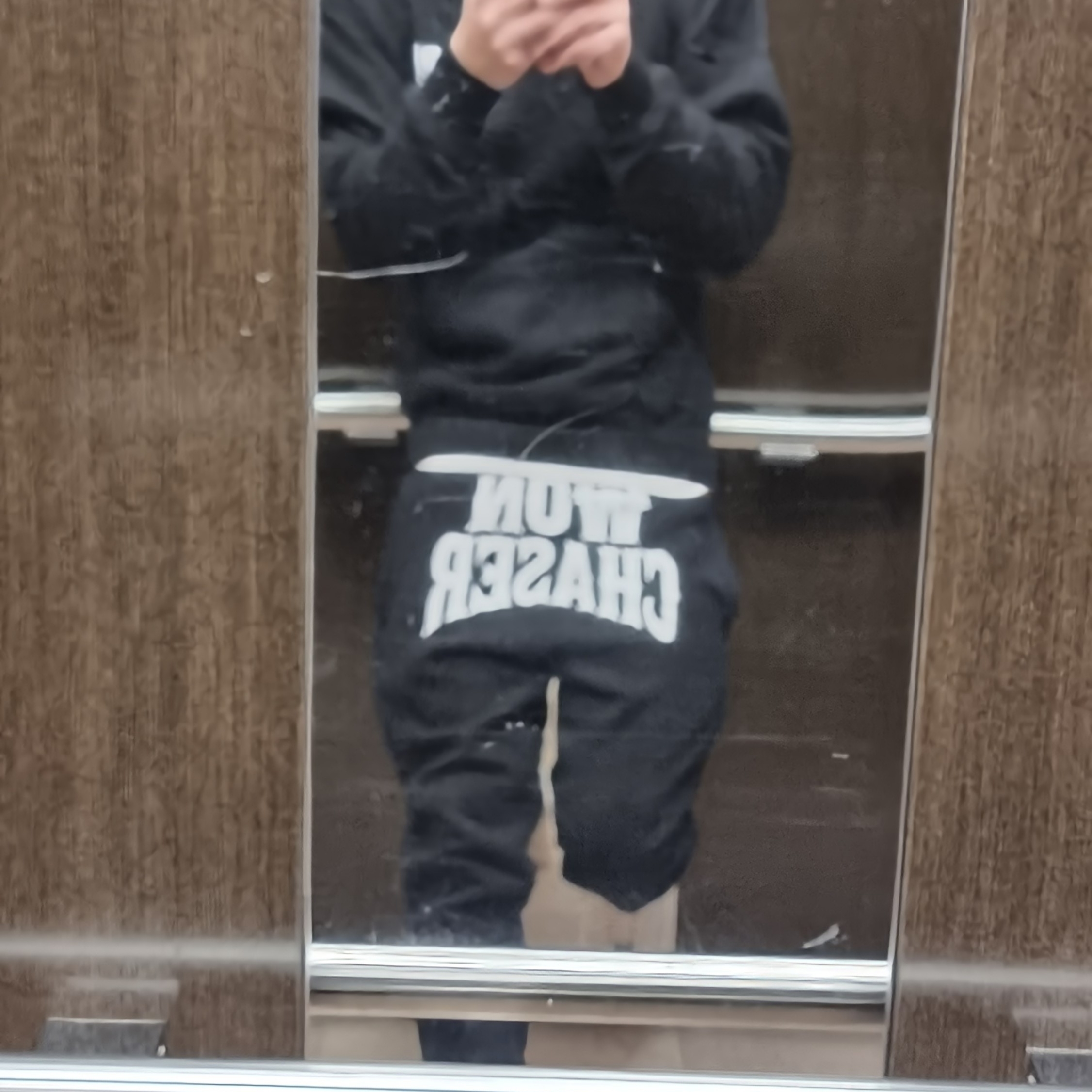 Won Chaser Chaser Hoodie Black, Won Chaser Chaser Sweatpants Black 착용 스타일