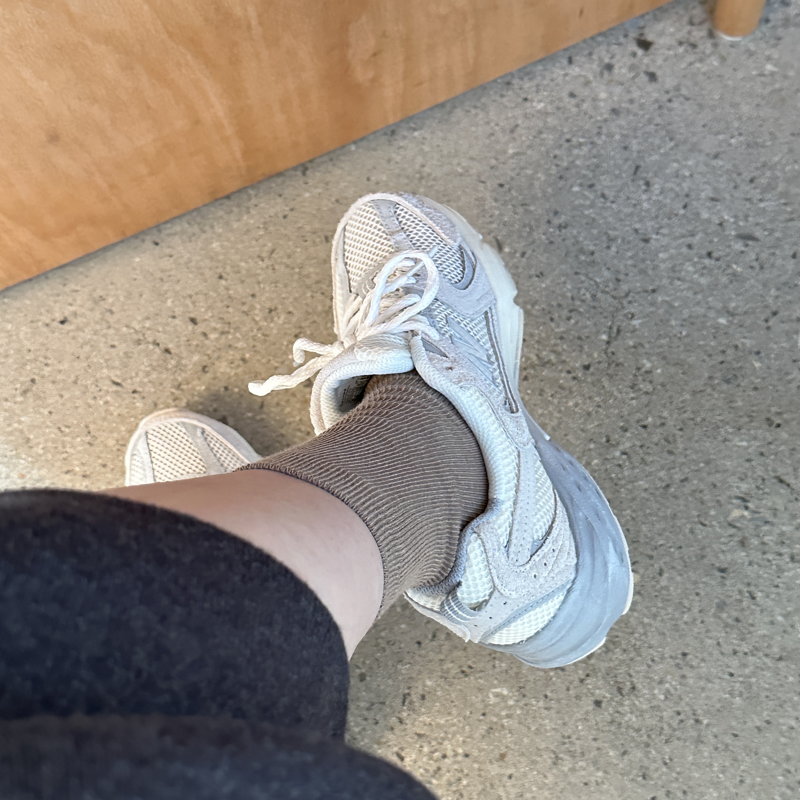 New Balance 530 Premium Vintage Beige 착용 스타일