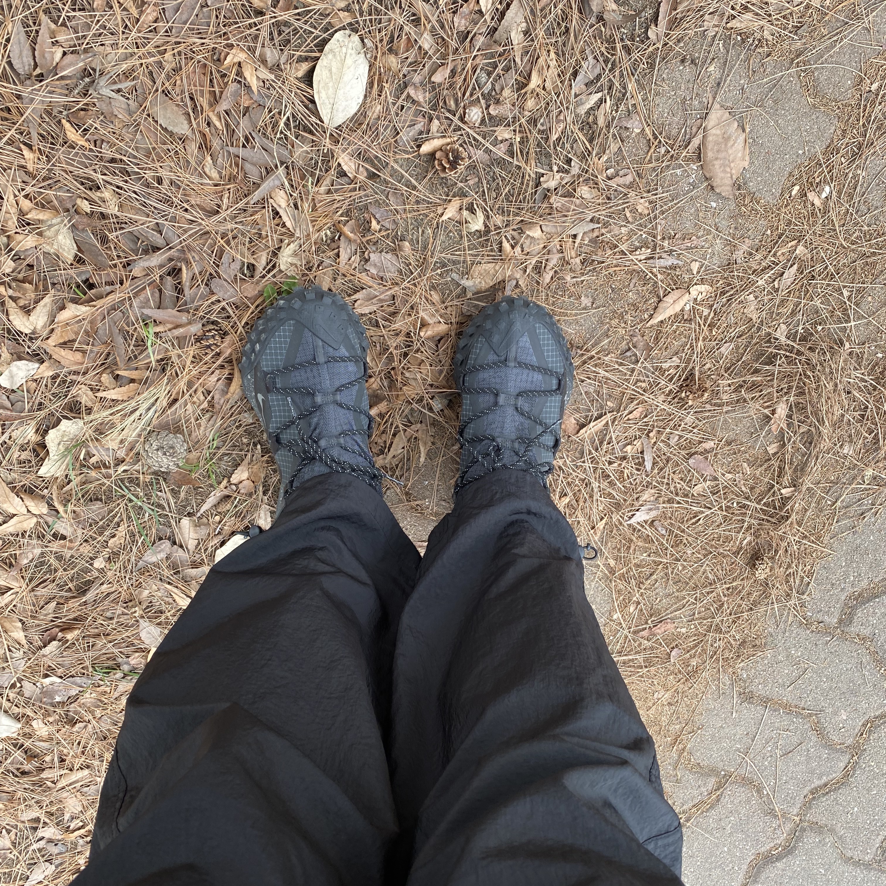 Nike ACG Mountain Fly Low Gore-Tex SE Dark Smoke Grey 착용 스타일