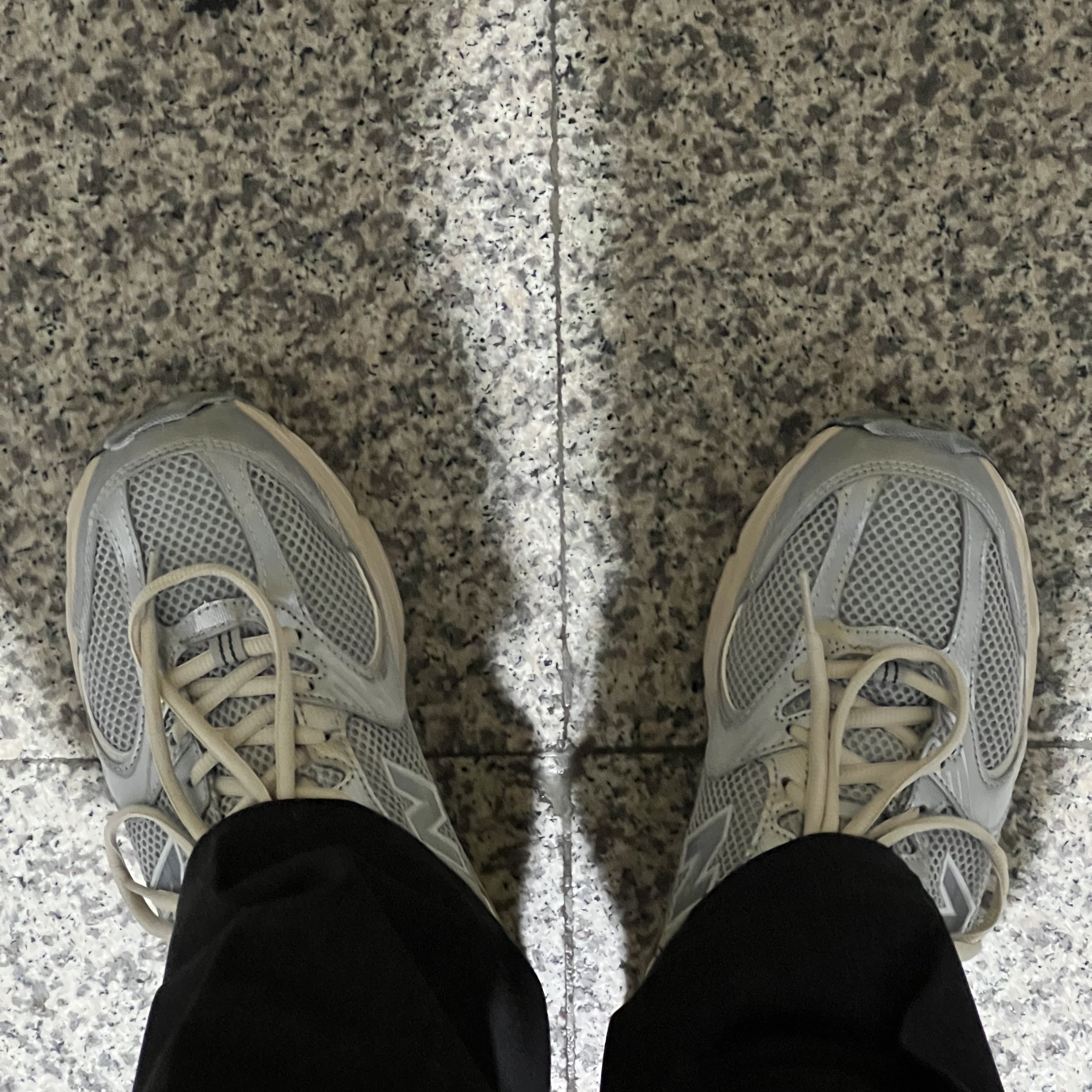 New Balance 530 Vintage Metallic Silver 착용 스타일