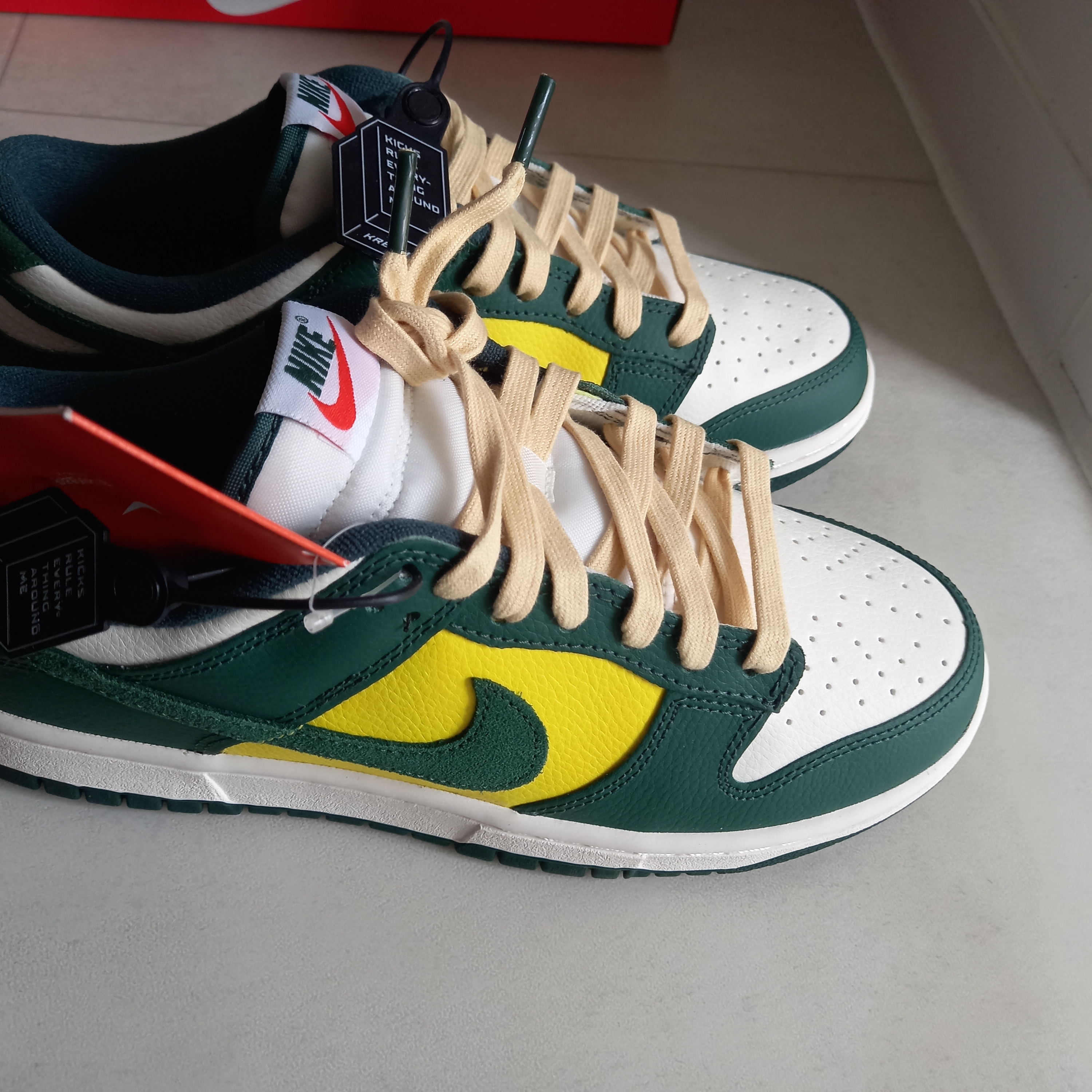 (W) Nike Dunk Low SE Opti Noble Green 착용 스타일 - 2