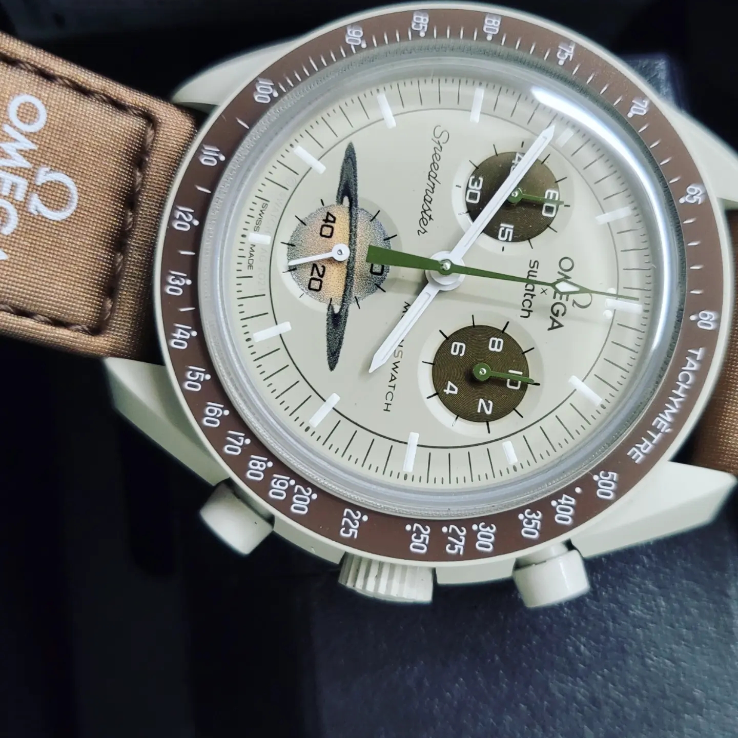 Swatch x Omega Bioceramic MoonSwatch Mission To Saturn 착용 스타일