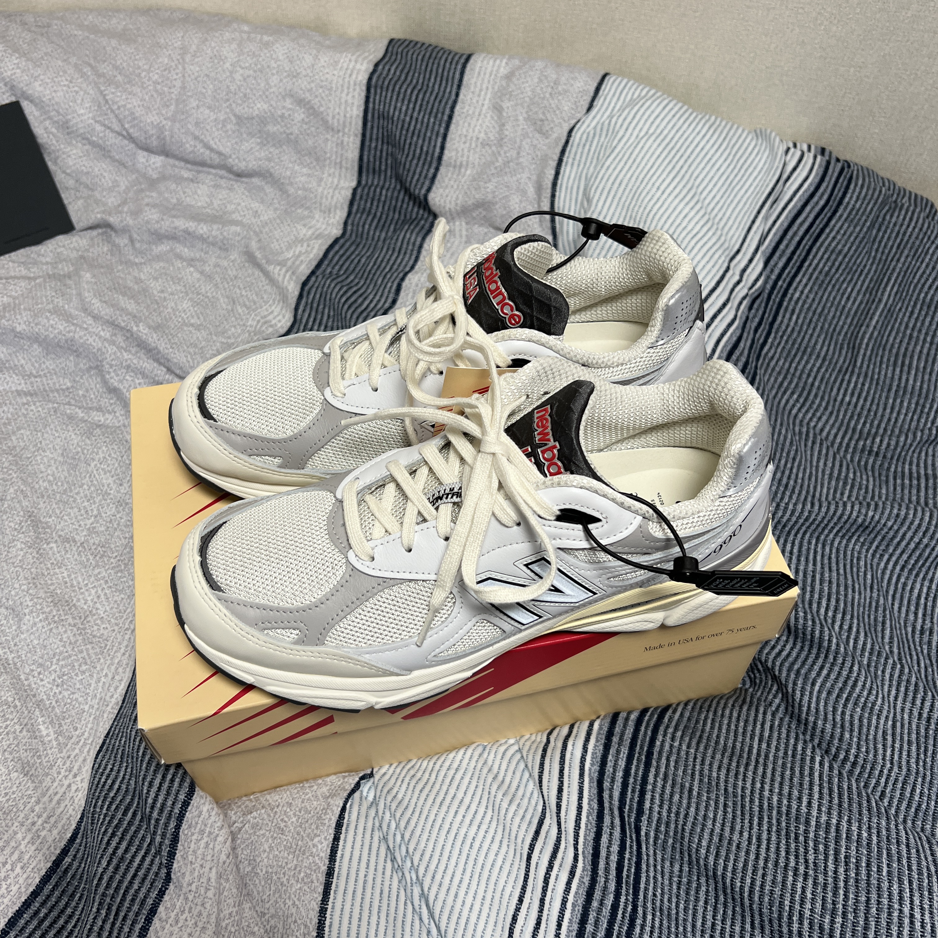 New Balance 990v3 Made in USA Sea Salt 착용 스타일 - 3